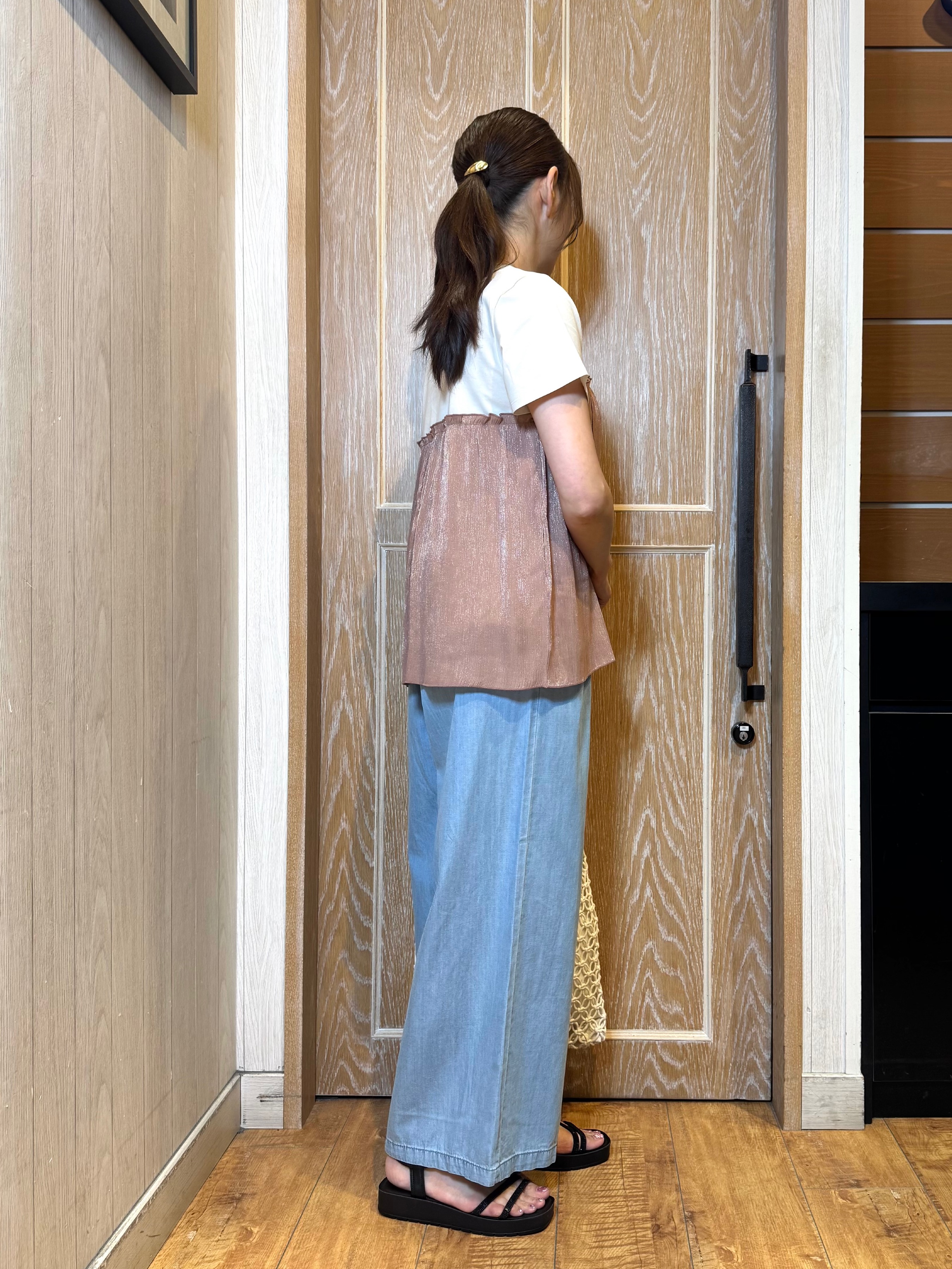 KAORIさんの「SHOO･LA･RUE｜【体型カバー】1枚でインせず決まる きらきらビスチェ風Tシャツ」を使ったコーディネート