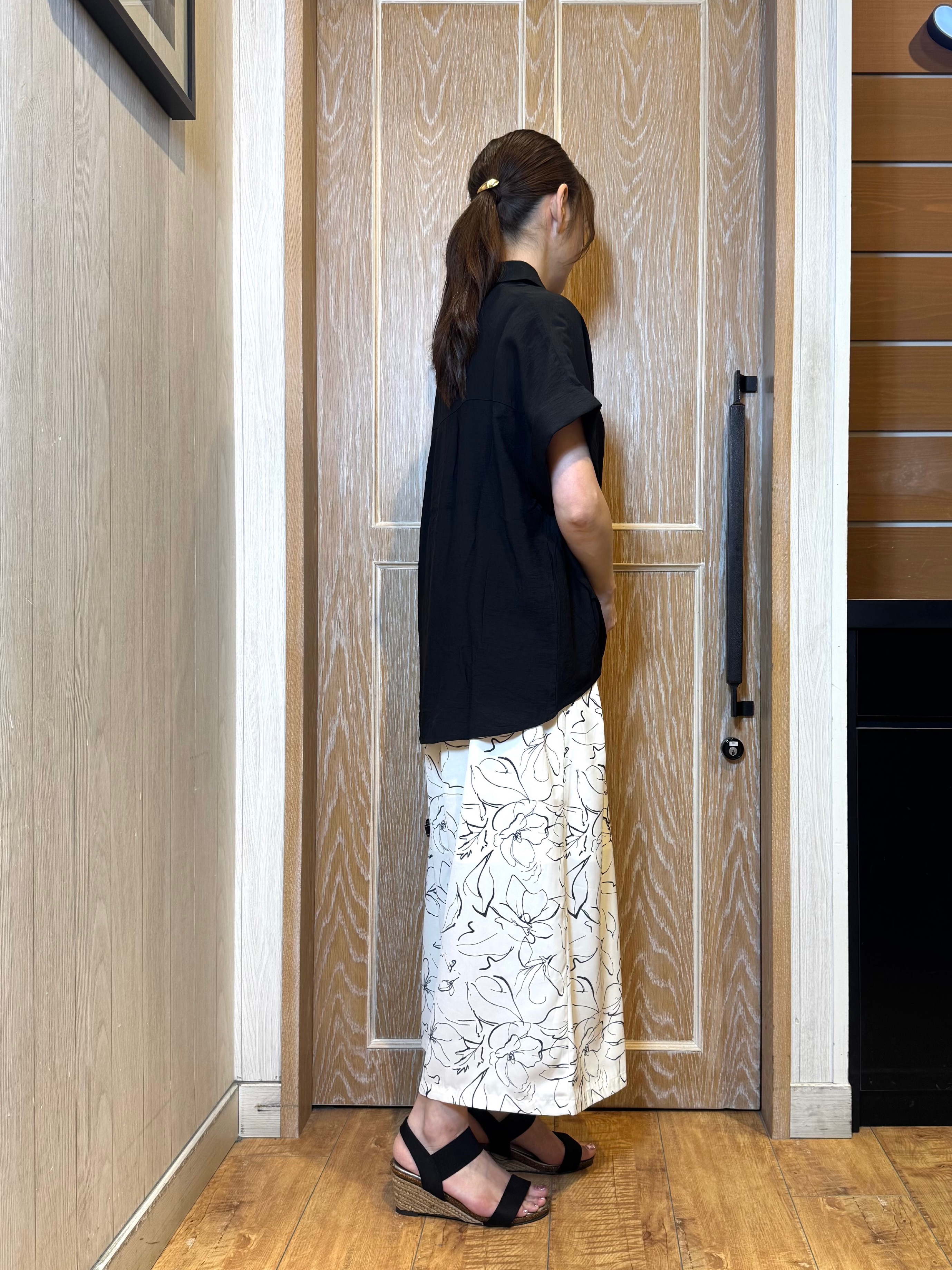 KAORIさんの「SHOO･LA･RUE｜【S-LL/洗濯機可】インせず着られる 裾タック スキッパーシャツ」を使ったコーディネート