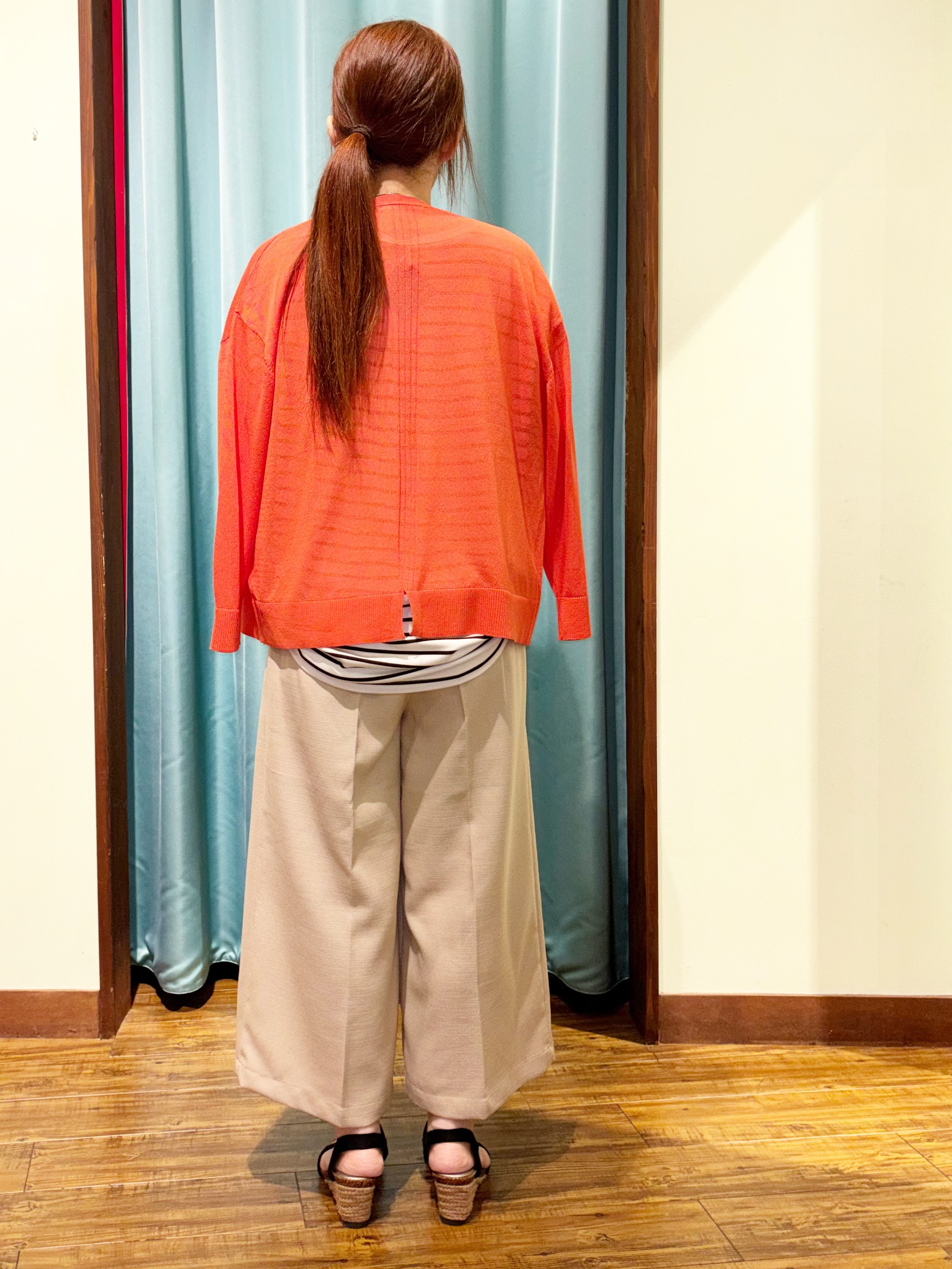 tukiさんの「SHOO･LA･RUE｜【洗濯機可/S-LL】オンにもオフにも マルチに使えるボタンレスカーディガン」を使ったコーディネート