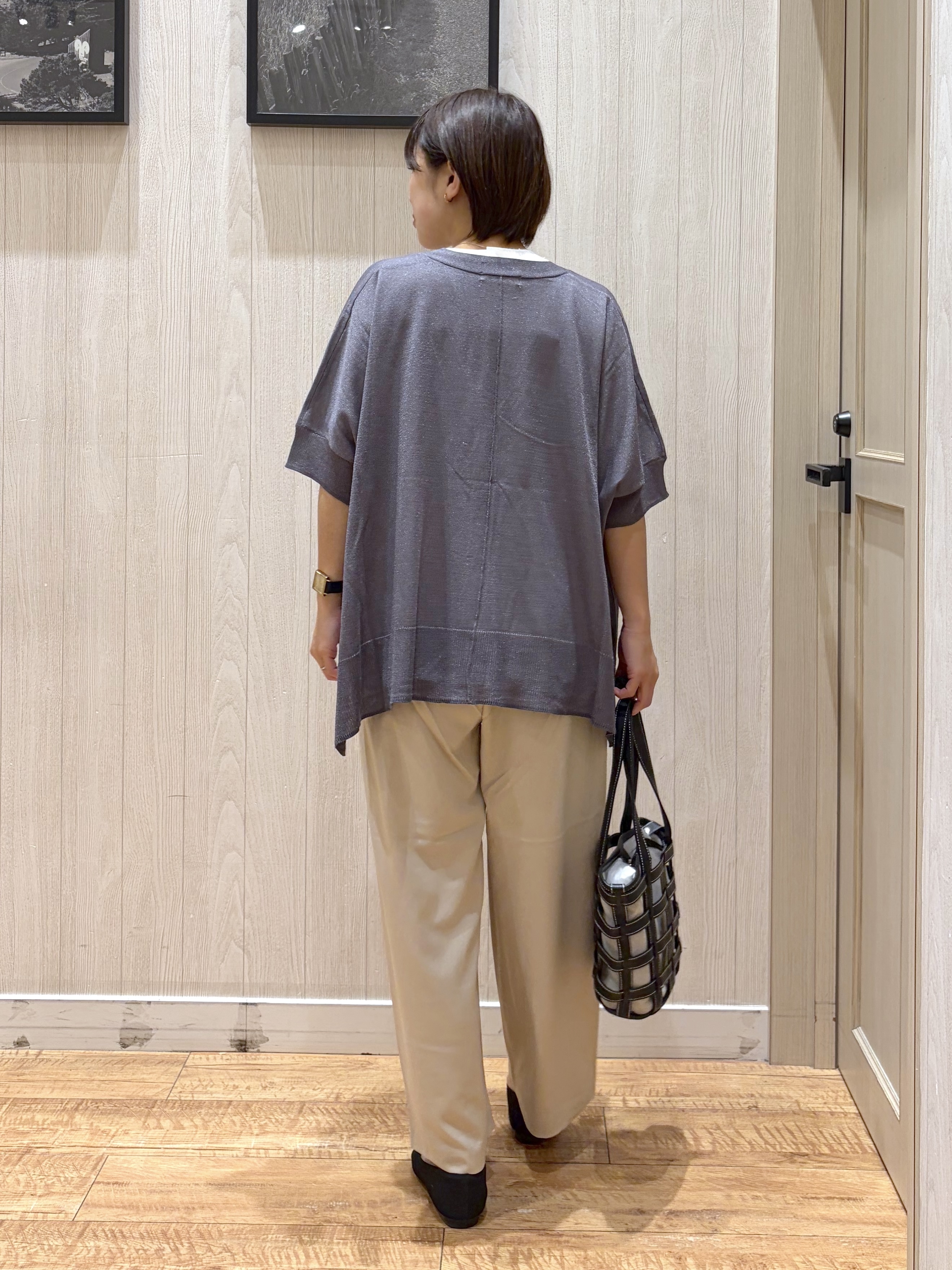 shirayuuuさんの「SHOO･LA･RUE｜【洗濯機可/体型カバー】上品ラメがきらめく シアーポンチョ風カーディガン」を使ったコーディネート