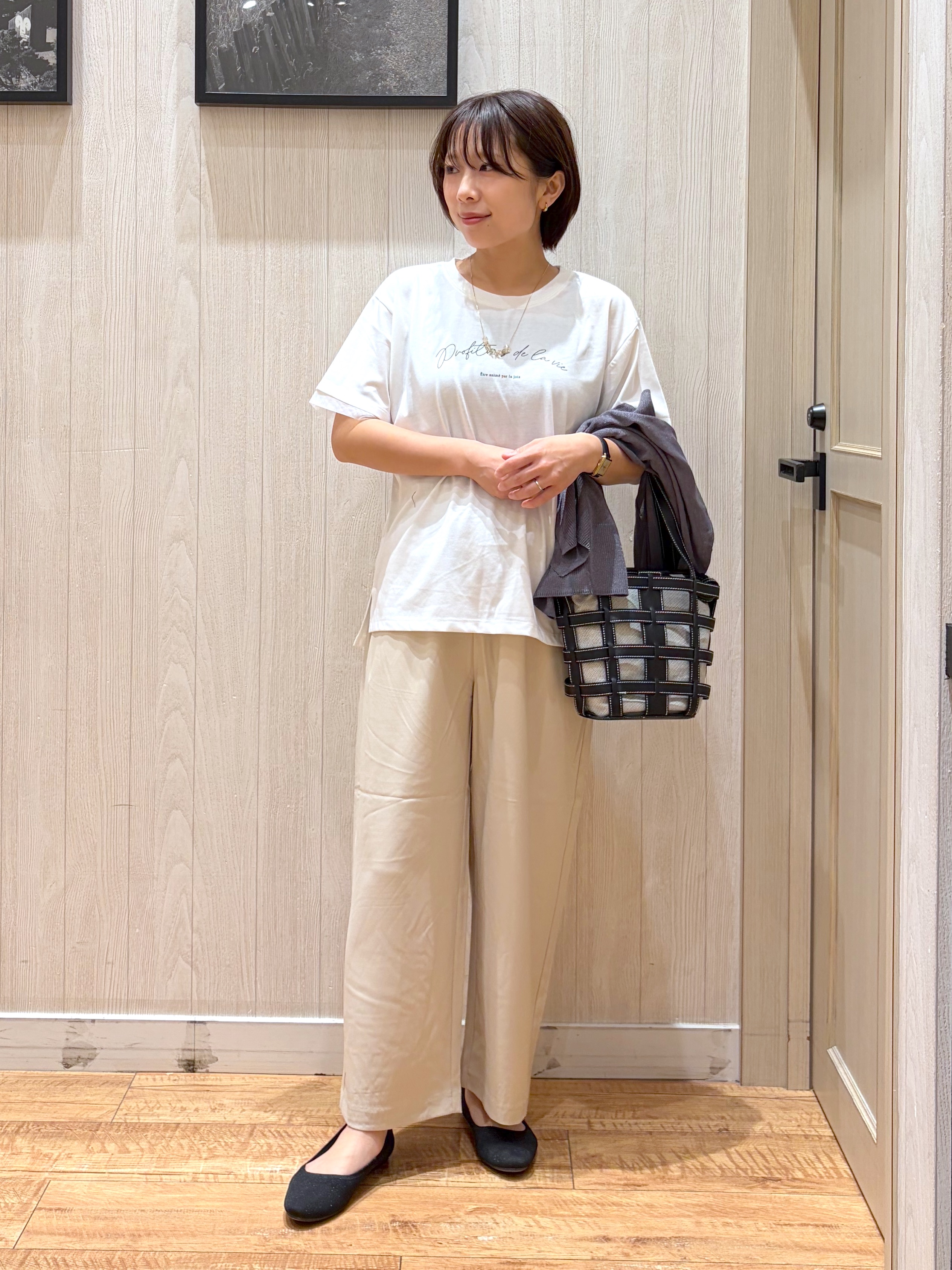 shirayuuuさんの「SHOO･LA･RUE｜【洗濯機可/体型カバー】上品ラメがきらめく シアーポンチョ風カーディガン」を使ったコーディネート