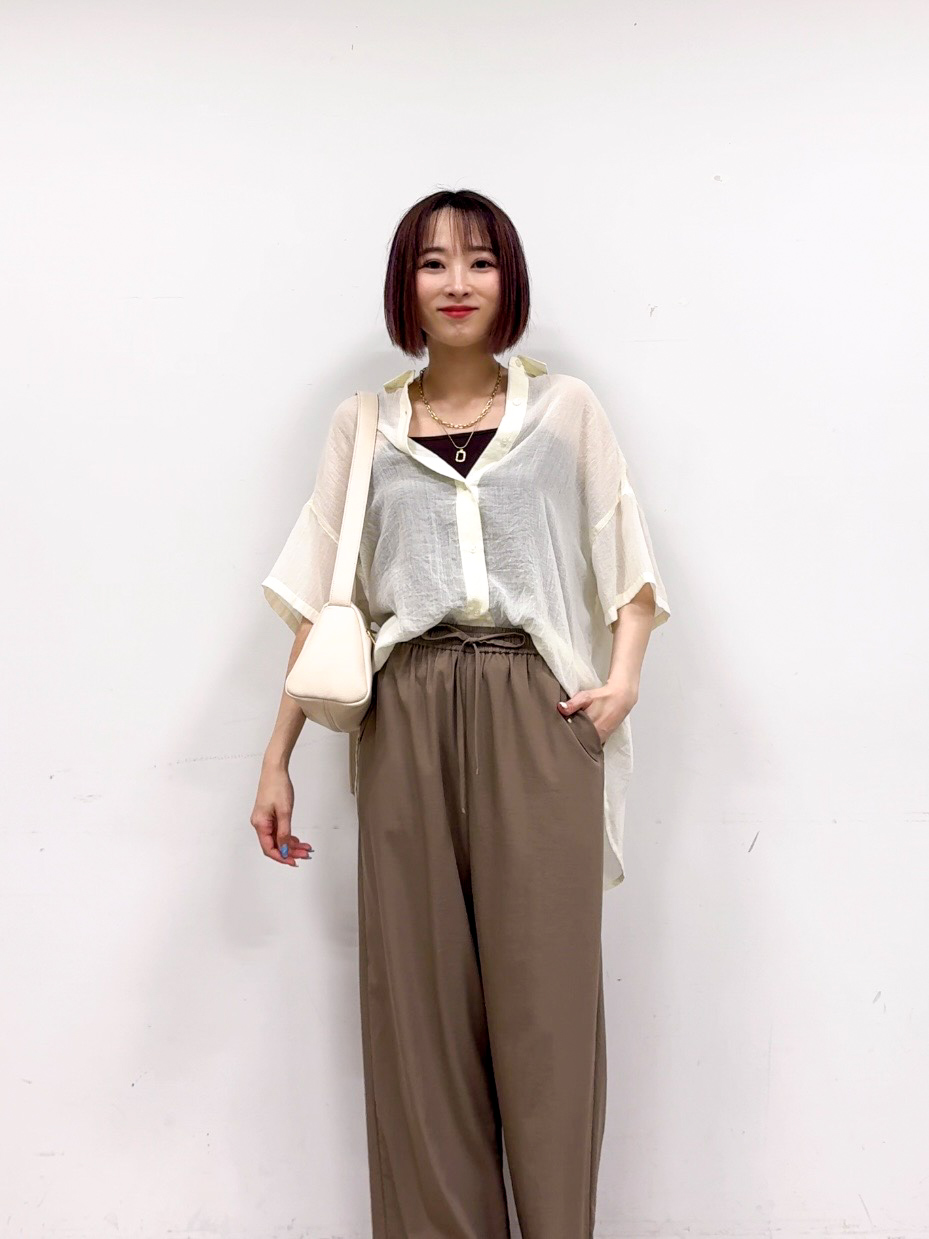 𝐜𝐡𝐢𝐤𝐚さんの「SHOO･LA･RUE｜ヒップがすっぽり隠れる やわらか5分袖シアーシャツ」を使ったコーディネート