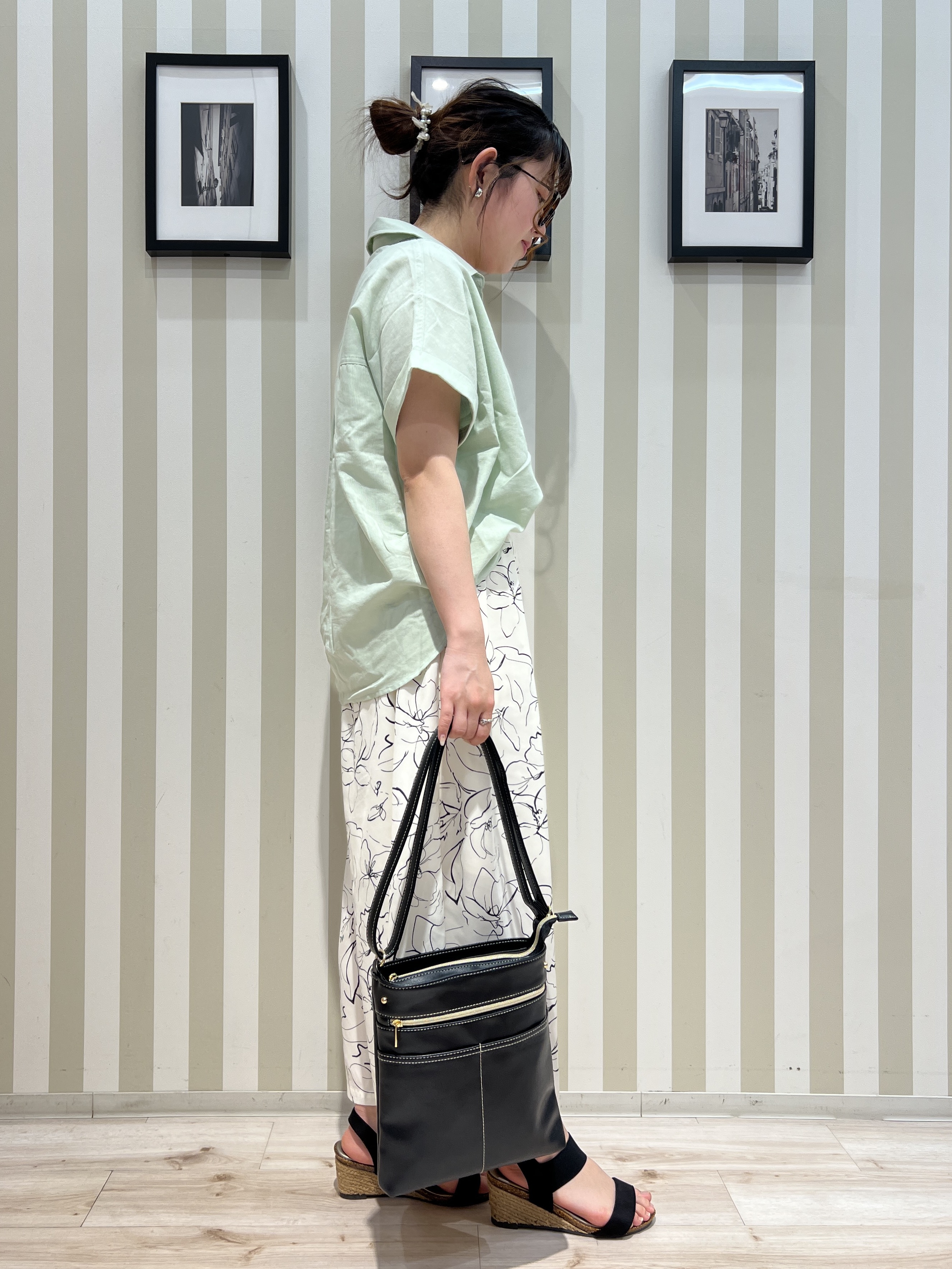 manaさんの「SHOO･LA･RUE｜【UV/吸水速乾/抗菌防臭】インせず着られる フレンチリネンスキッパーシャツ」を使ったコーディネート
