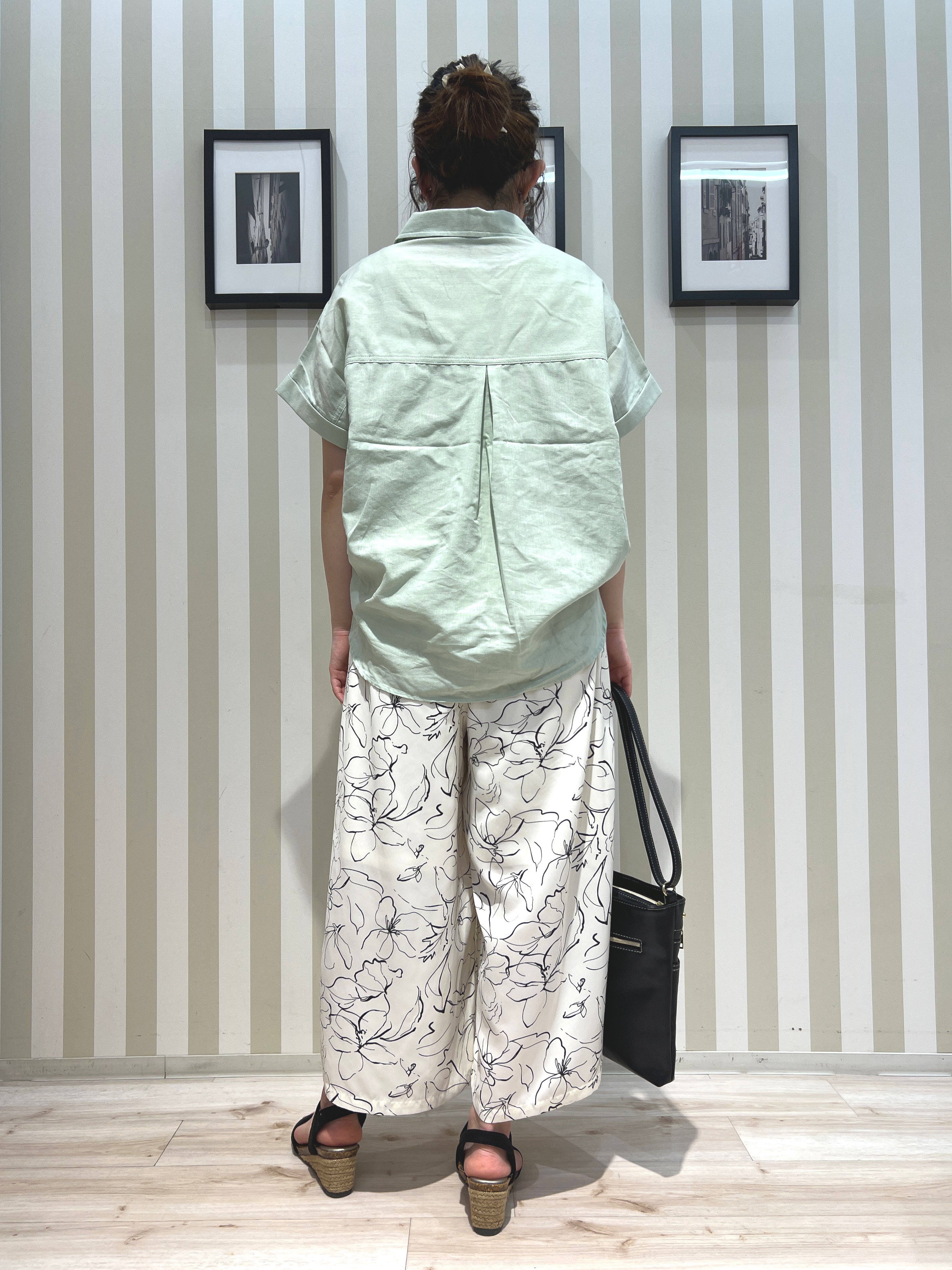 manaさんの「SHOO･LA･RUE｜【UV/吸水速乾/抗菌防臭】インせず着られる フレンチリネンスキッパーシャツ」を使ったコーディネート