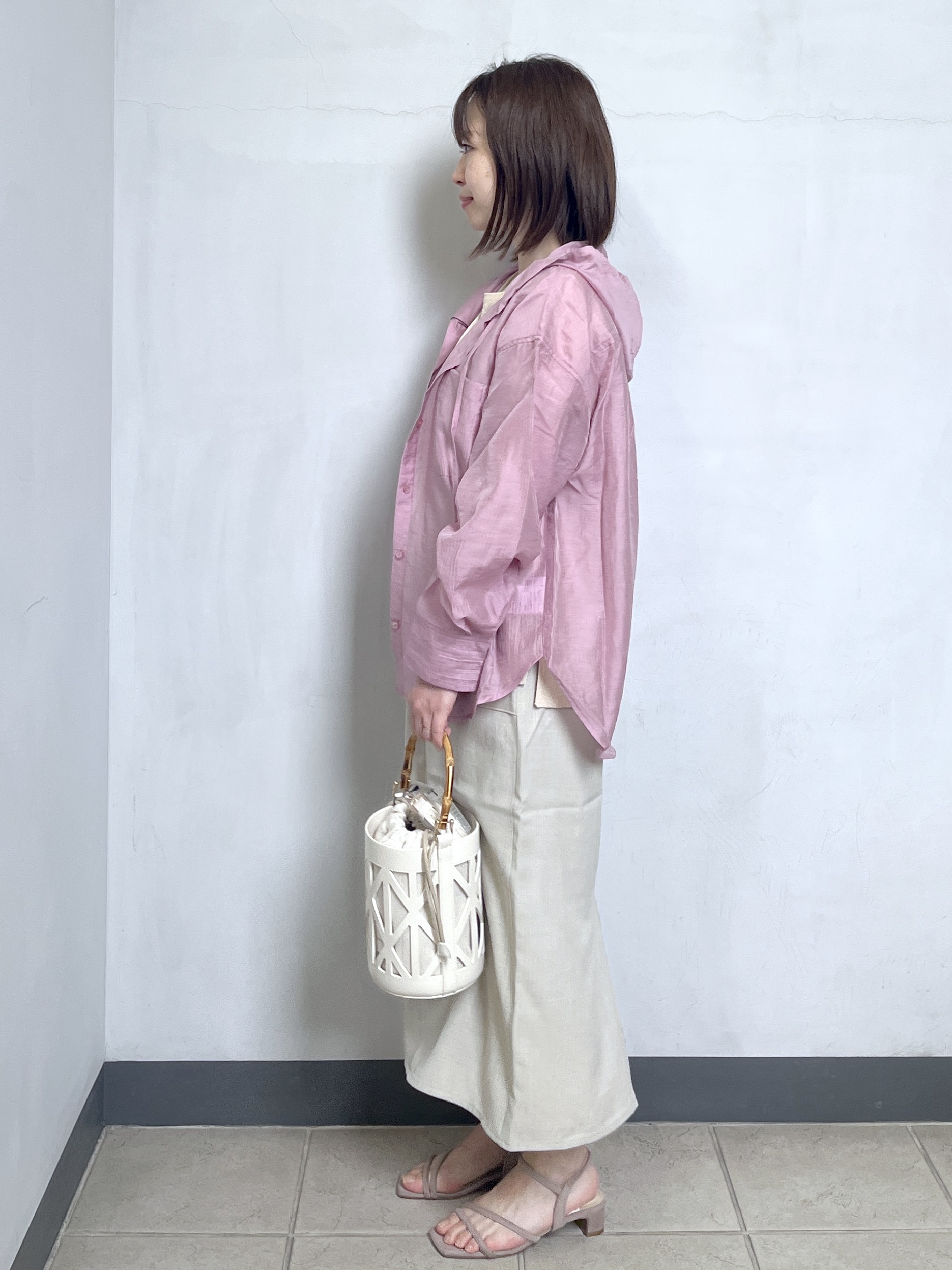 mikiさんの「OPAQUE.CLIP｜【洗濯機OK】フード付きシアーシャツ」を使ったコーディネート