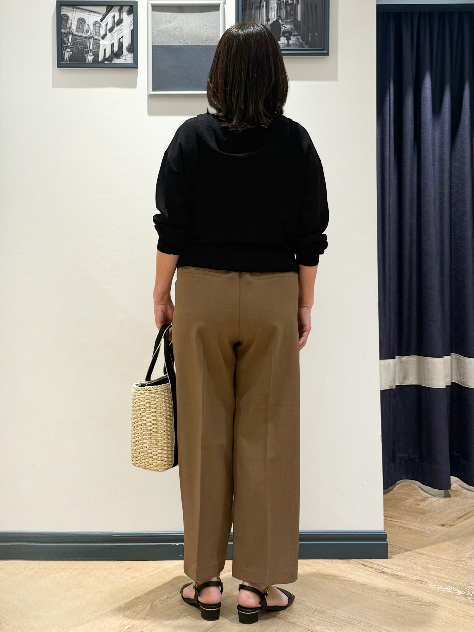 Lilyさんの「grove｜【洗濯機OK・UVカット】大人の抜け感、シアーニットフードパーカ」を使ったコーディネート