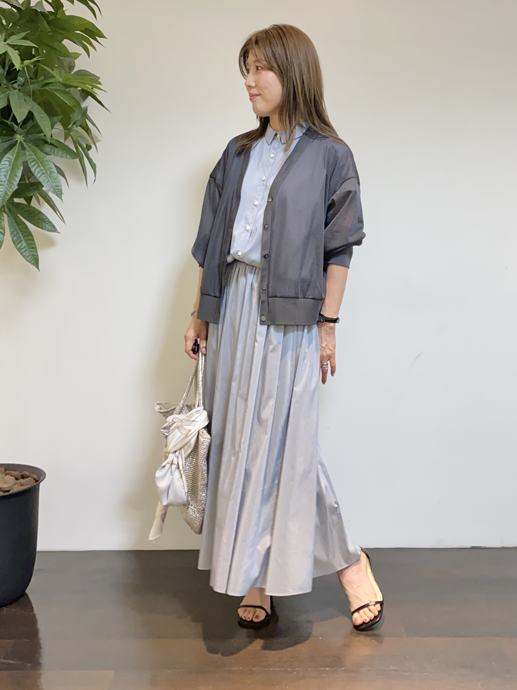 tomoさんの「UNTITLED｜【7色展開/ゆったり/ショート丈】シアートリコットカーディガン」を使ったコーディネート