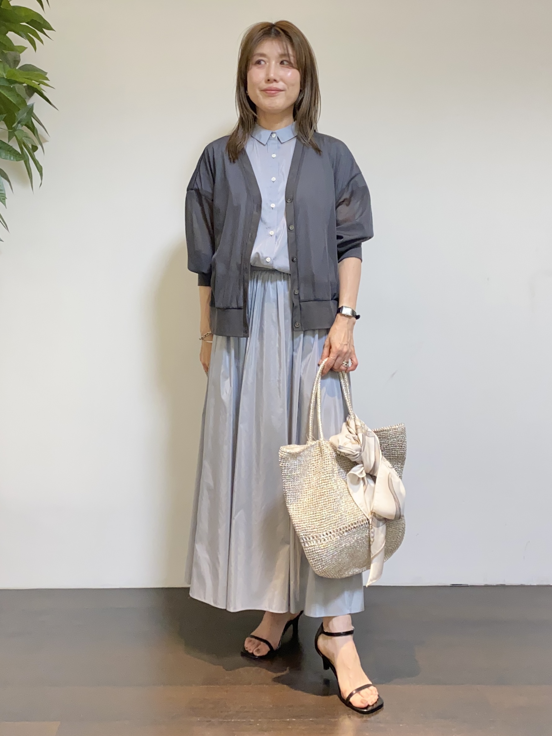 tomoさんの「UNTITLED｜【7色展開/ゆったり/ショート丈】シアートリコットカーディガン」を使ったコーディネート