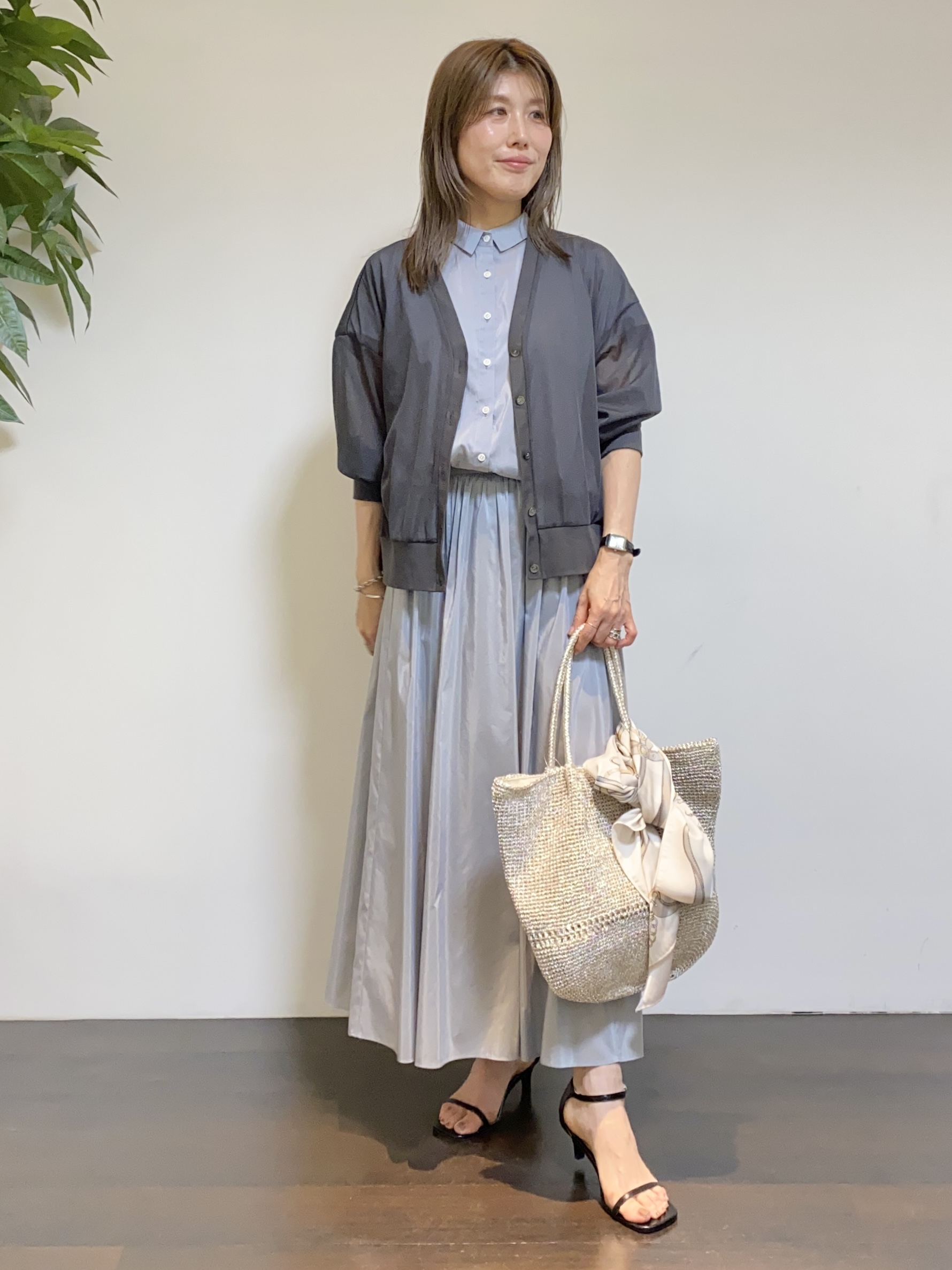 tomoさんの「UNTITLED｜【7色展開/ゆったり/ショート丈】シアートリコットカーディガン」を使ったコーディネート