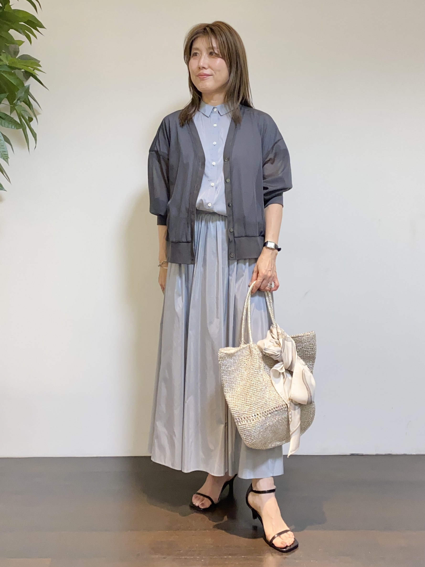 tomoさんの「UNTITLED｜【7色展開/ゆったり/ショート丈】シアートリコットカーディガン」を使ったコーディネート