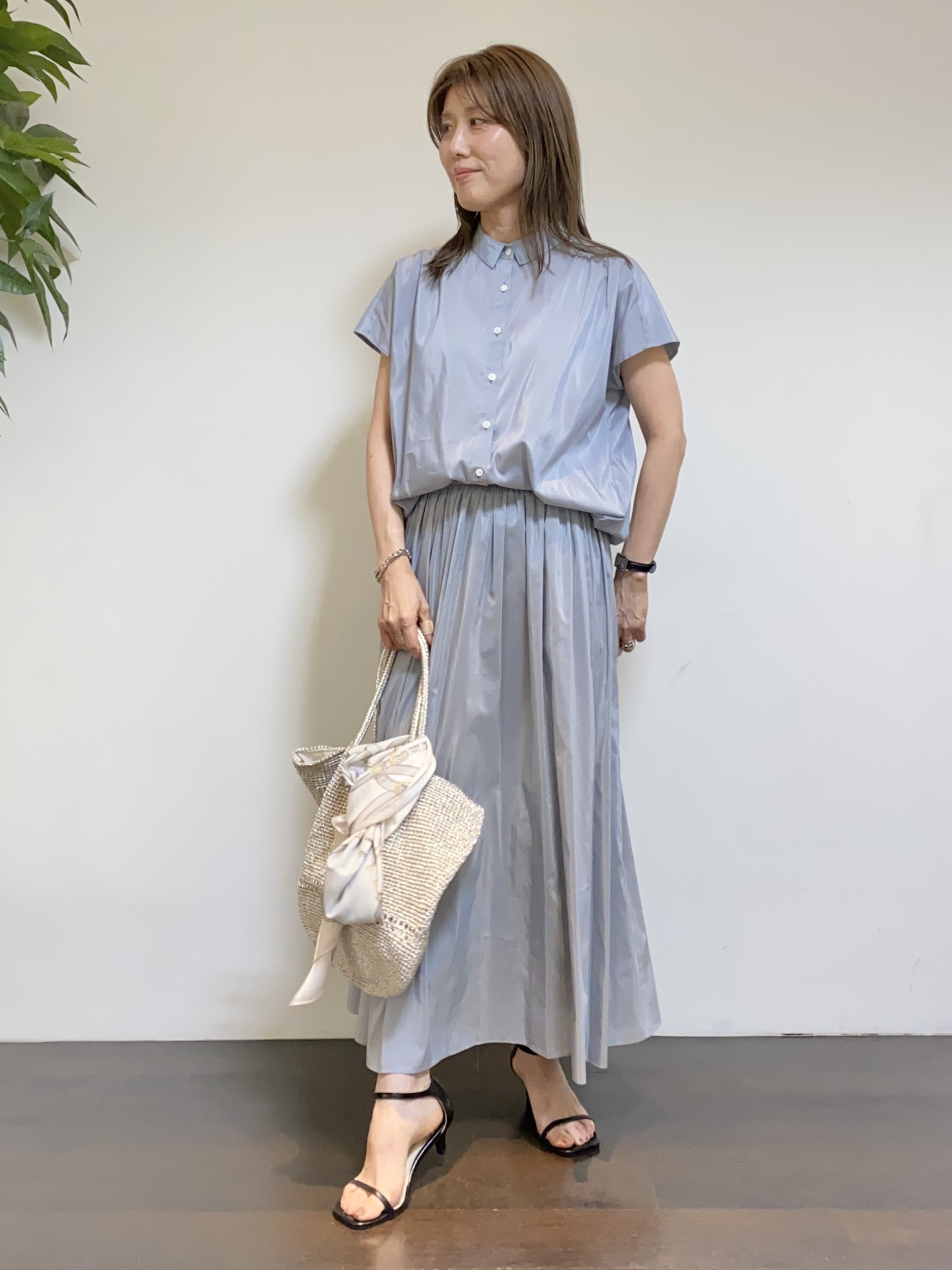 tomoさんの「UNTITLED｜【7色展開/ゆったり/ショート丈】シアートリコットカーディガン」を使ったコーディネート