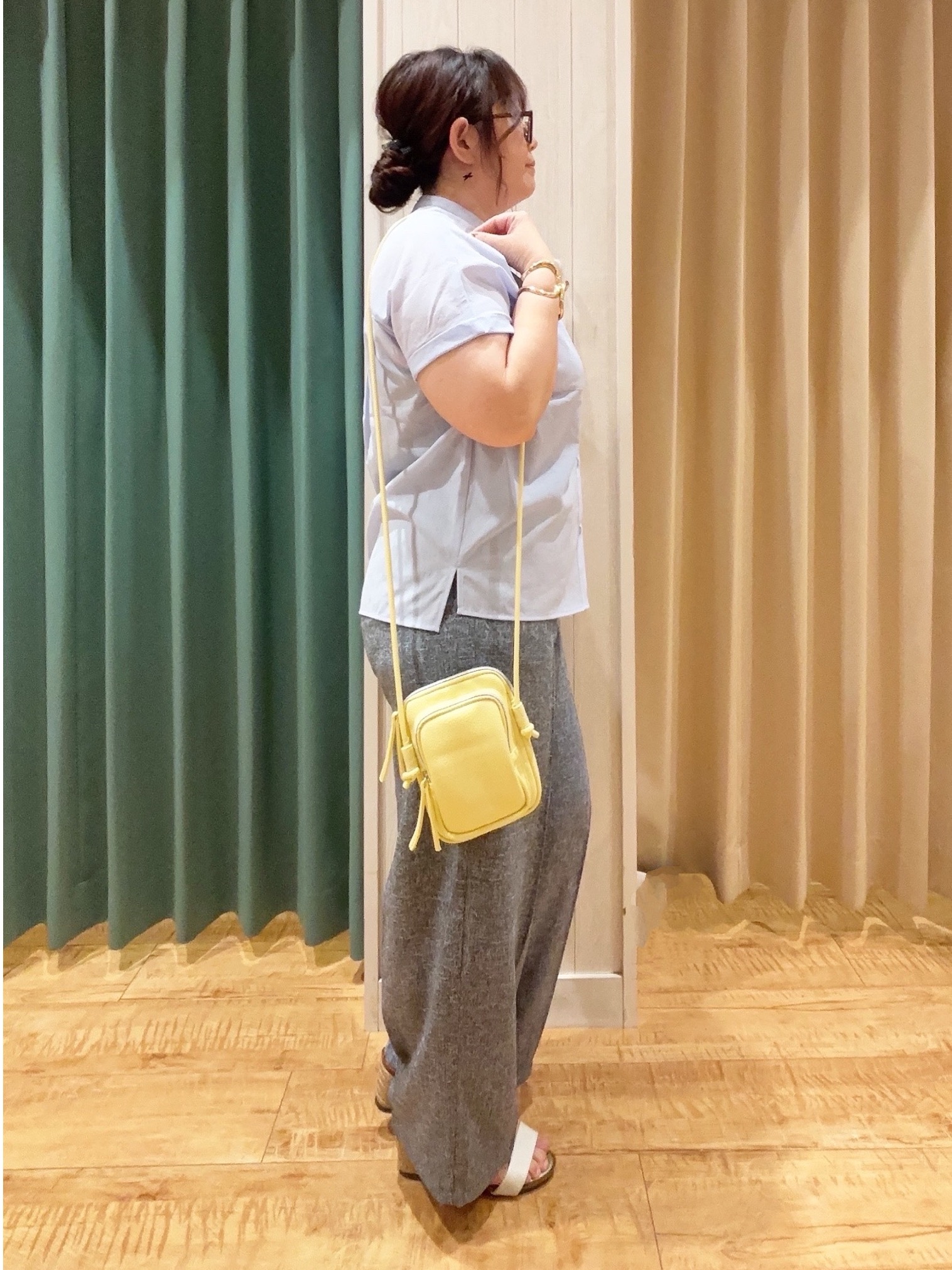タガさんの「SHOO･LA･RUE｜【通気性〇/UV/S-LL】風が通り抜ける 半袖バンドカラーシアーシャツ」を使ったコーディネート