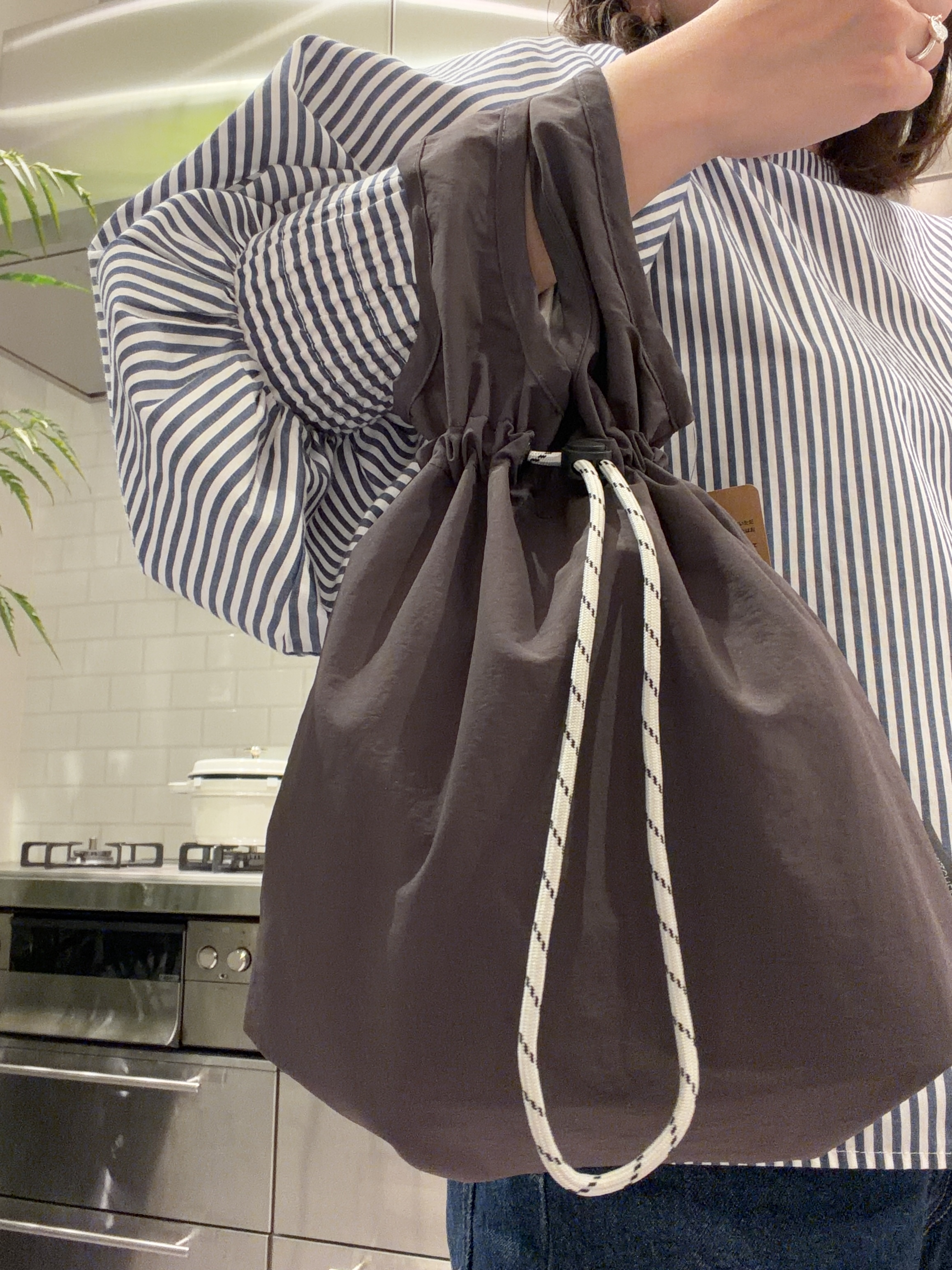 えびさんの「212 KITCHEN STORE｜ロープ巾着ランチバッグ BK ＜212Kオリジナル＞」を使ったコーディネート