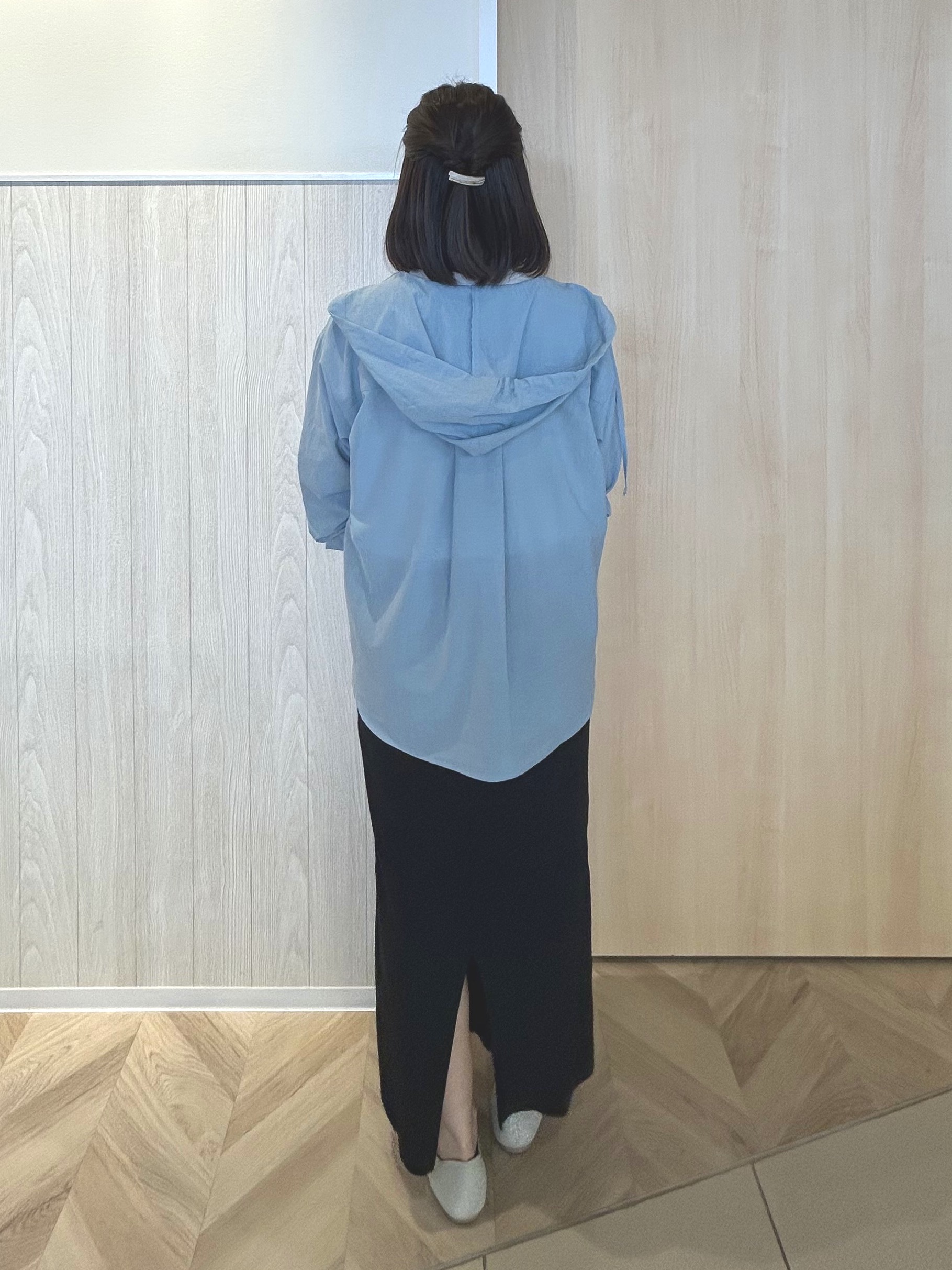 tomoさんの「SHOO･LA･RUE｜【通気性〇/洗濯機可/S-LL】UVカット機能付き ライトな着心地シャツパーカ」を使ったコーディネート