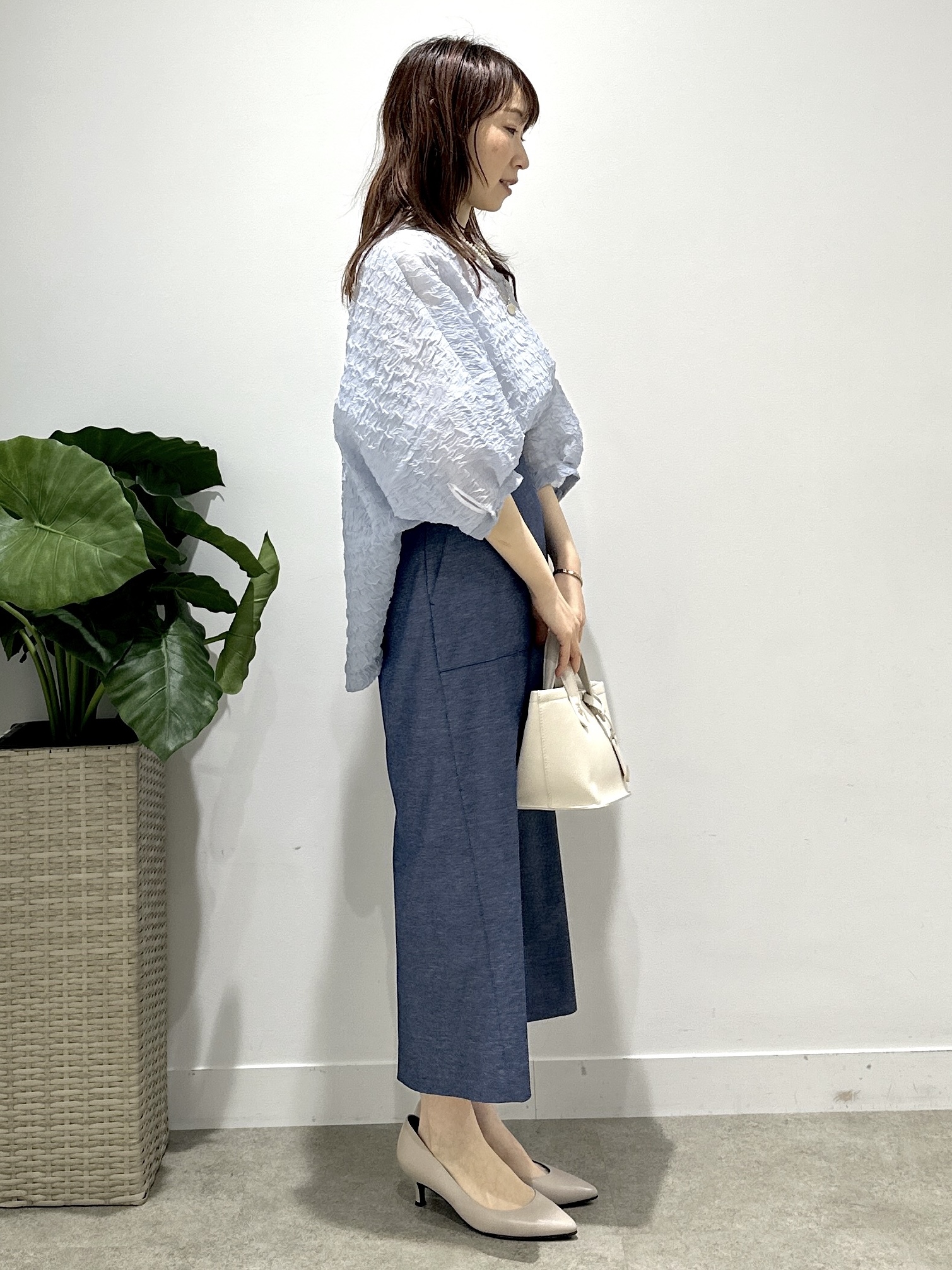 Miwaさんの「UNTITLED｜【洗える】シアーVネックブラウス」を使ったコーディネート