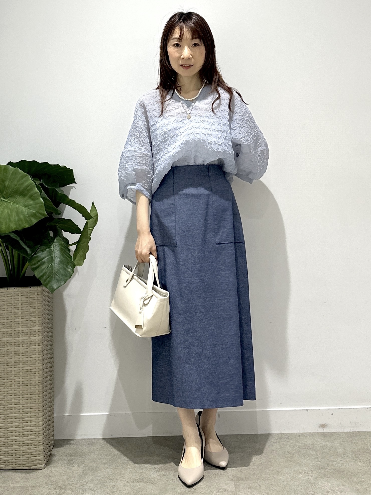 Miwaさんの「UNTITLED｜【洗える】シアーVネックブラウス」を使ったコーディネート