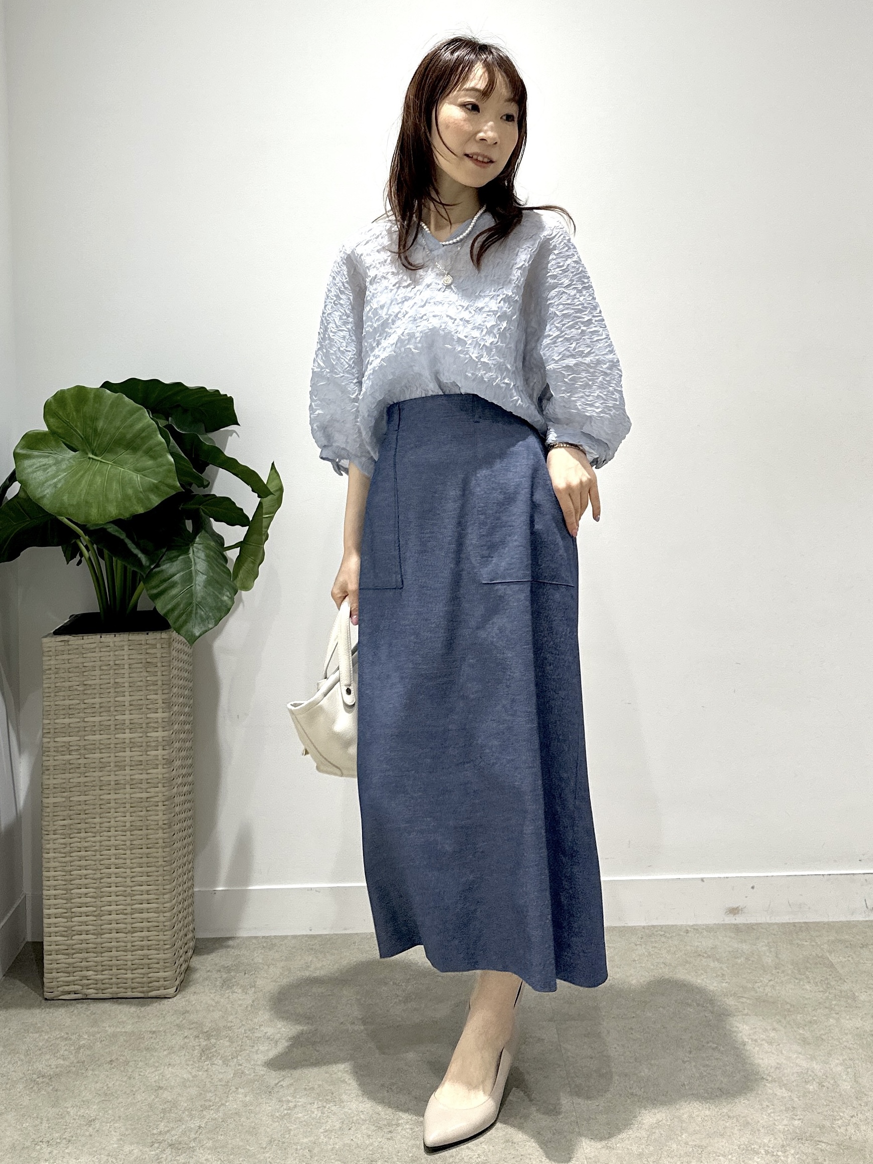 Miwaさんの「UNTITLED｜【洗える】シアーVネックブラウス」を使ったコーディネート