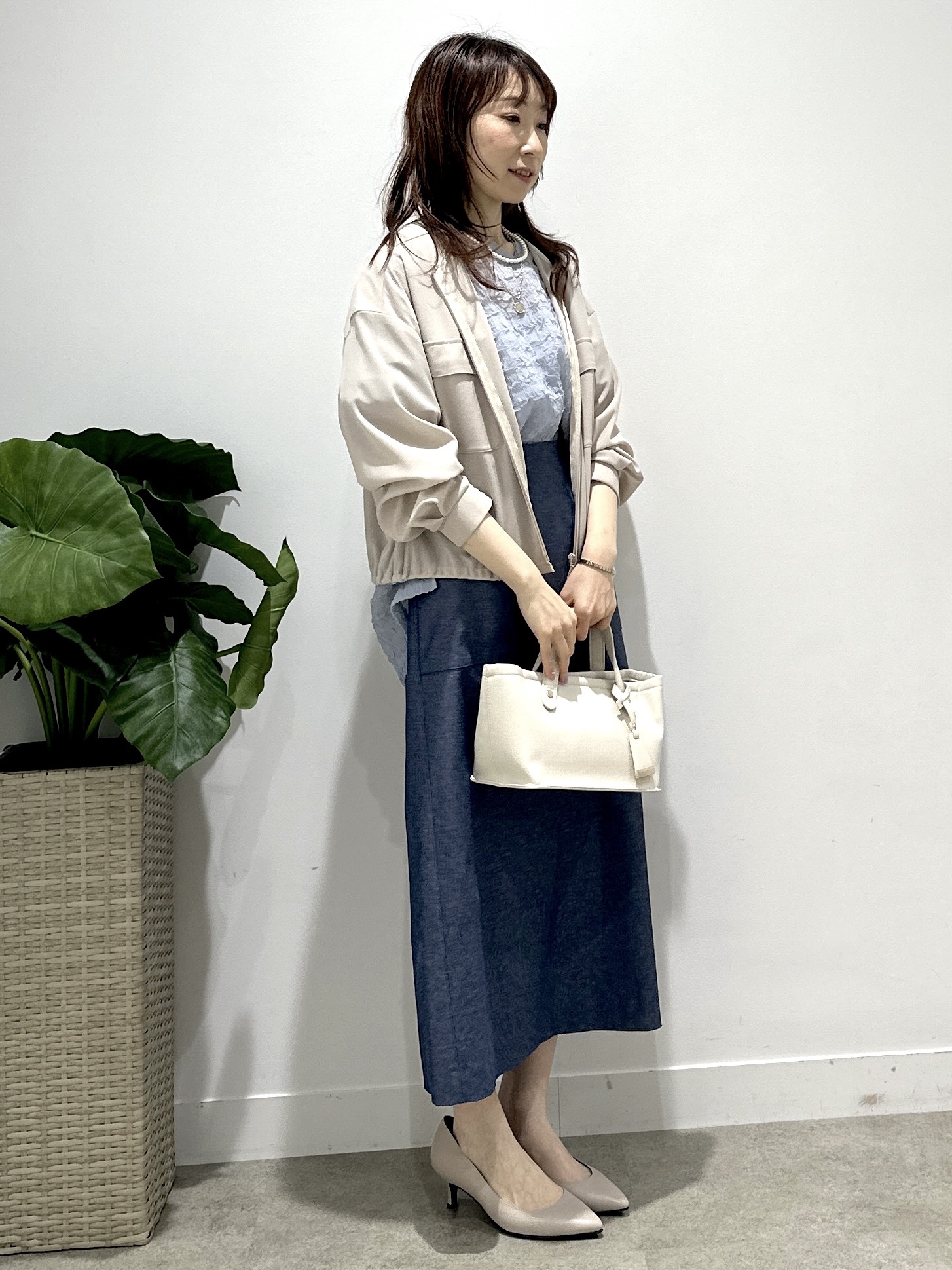 Miwaさんの「UNTITLED｜【洗える】シアーVネックブラウス」を使ったコーディネート