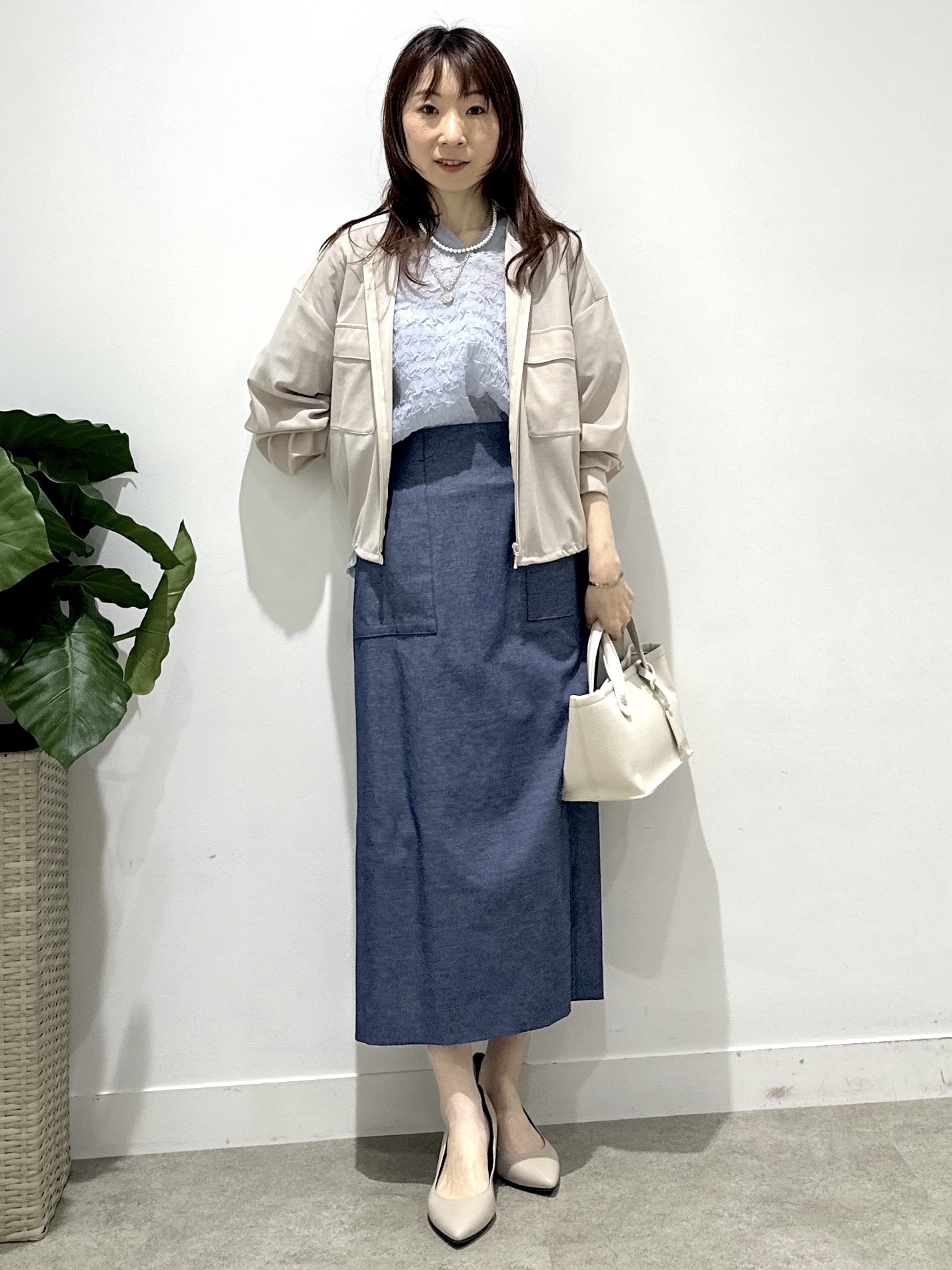 Miwaさんの「UNTITLED｜【洗える】シアーVネックブラウス」を使ったコーディネート