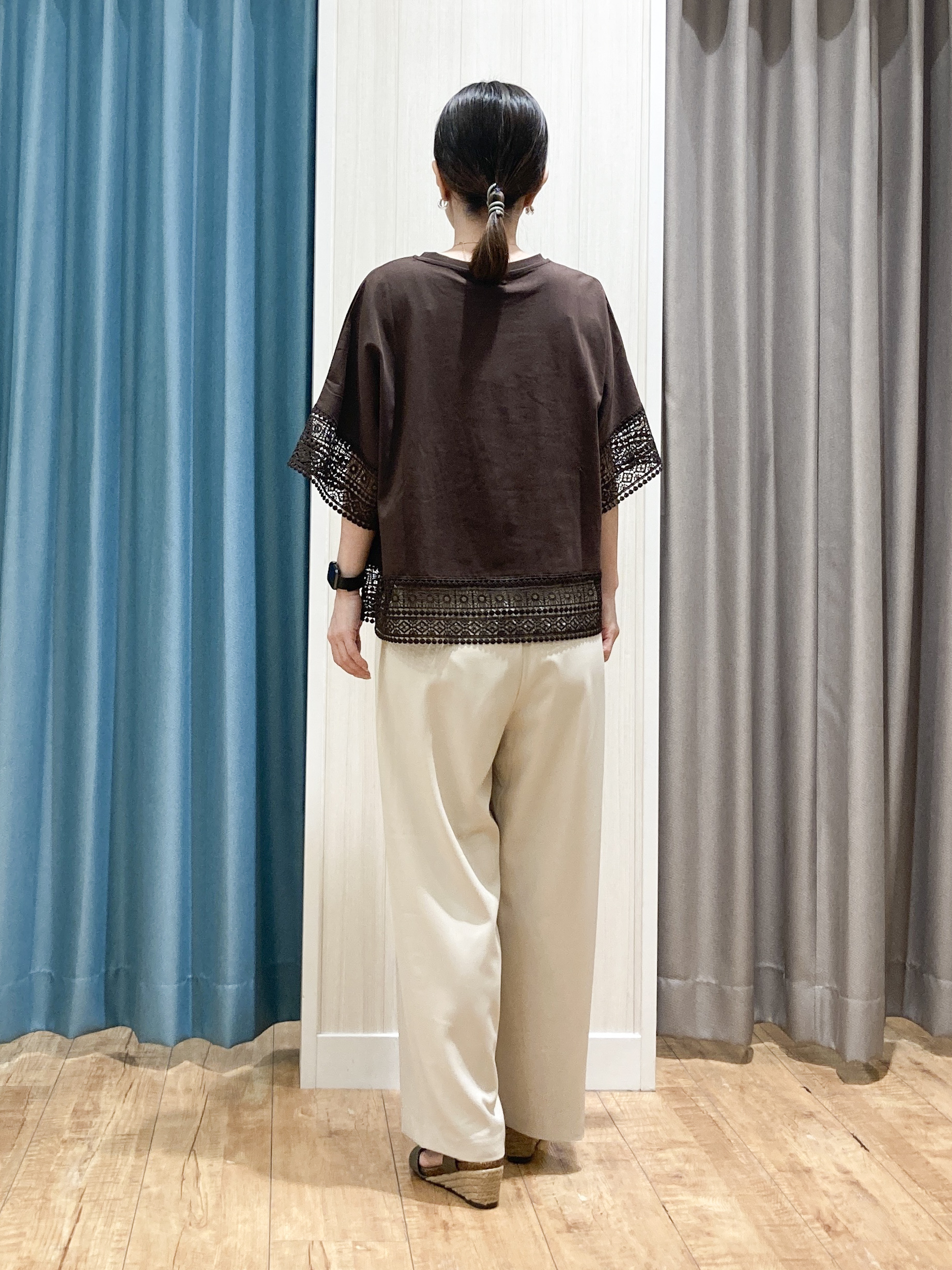 thさんの「SHOO･LA･RUE｜【洗濯機可/体型カバー/S-LL】レース使いがポイント デザインTシャツ」を使ったコーディネート