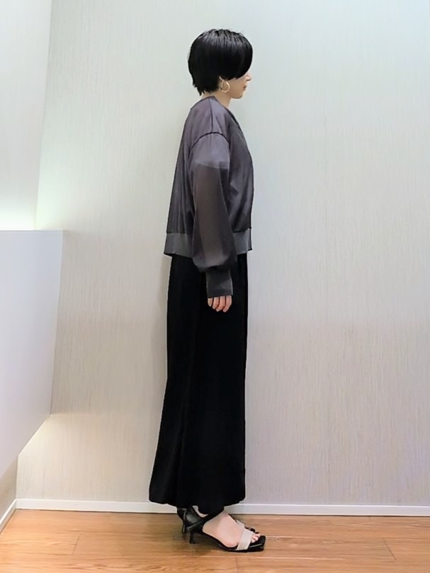 ミズタさんの「UNTITLED｜【7色展開/ゆったり/ショート丈】シアートリコットカーディガン」を使ったコーディネート