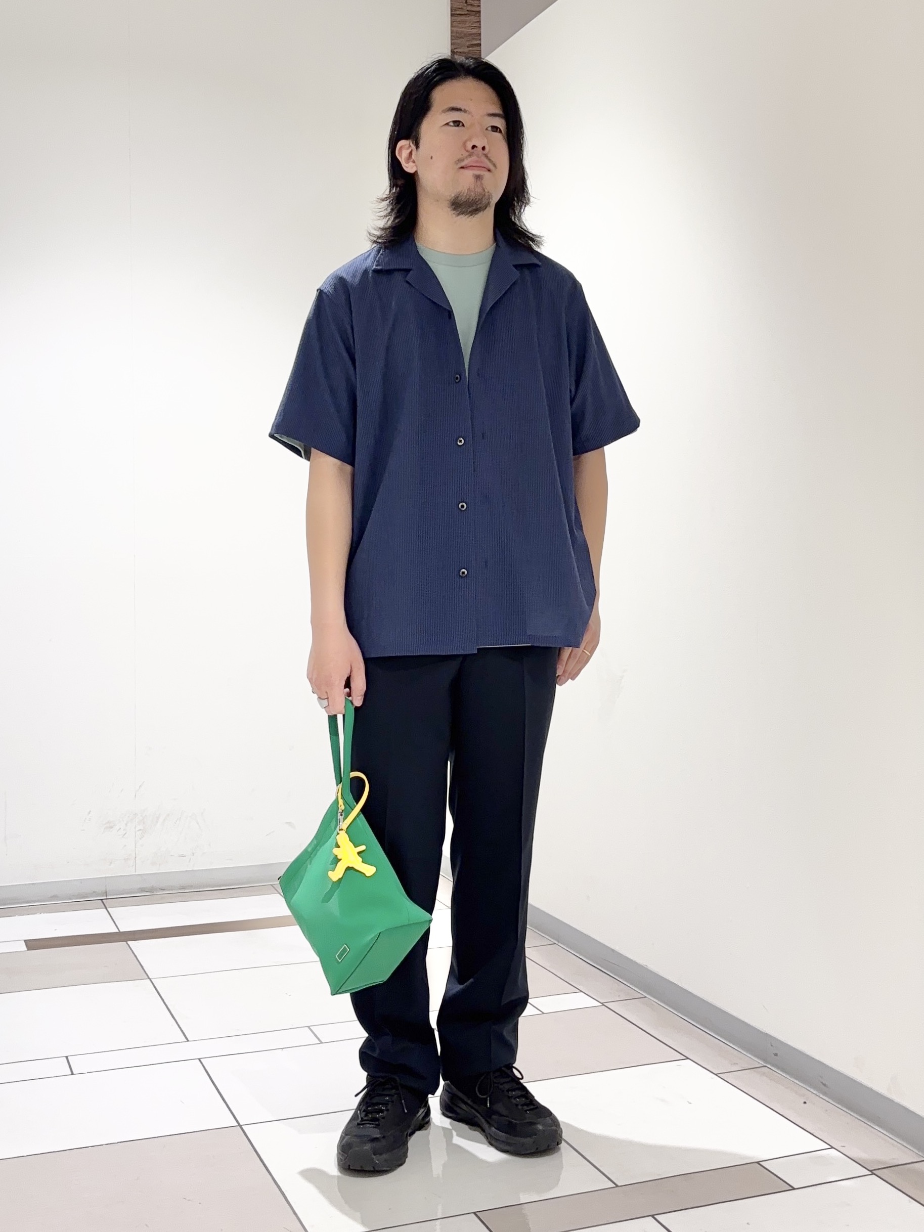及川さんの「TAKEO KIKUCHI｜【通気性】トリコットサッカー オープンカラー シャツ」を使ったコーディネート