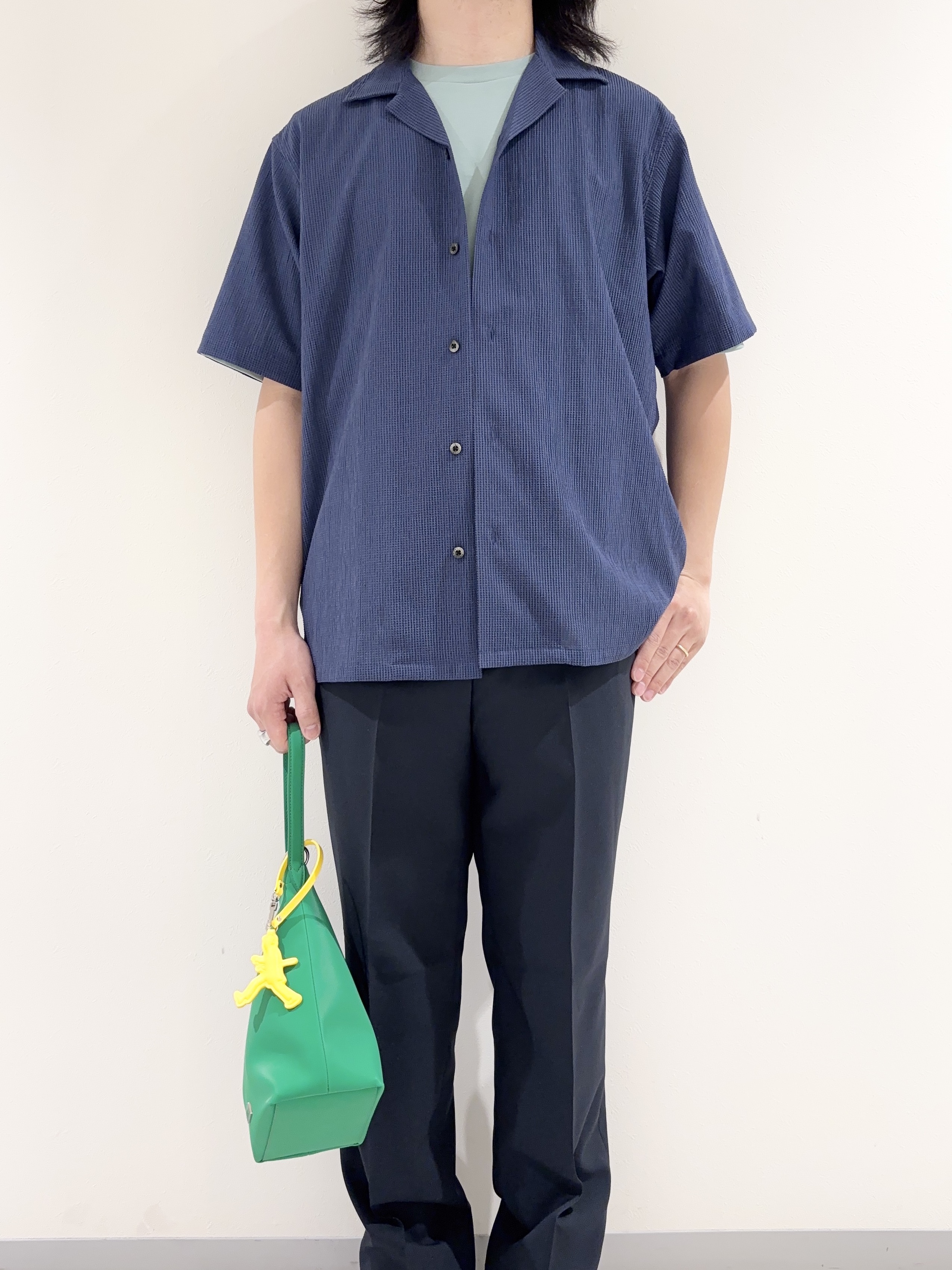 及川さんの「TAKEO KIKUCHI｜【通気性】トリコットサッカー オープンカラー シャツ」を使ったコーディネート