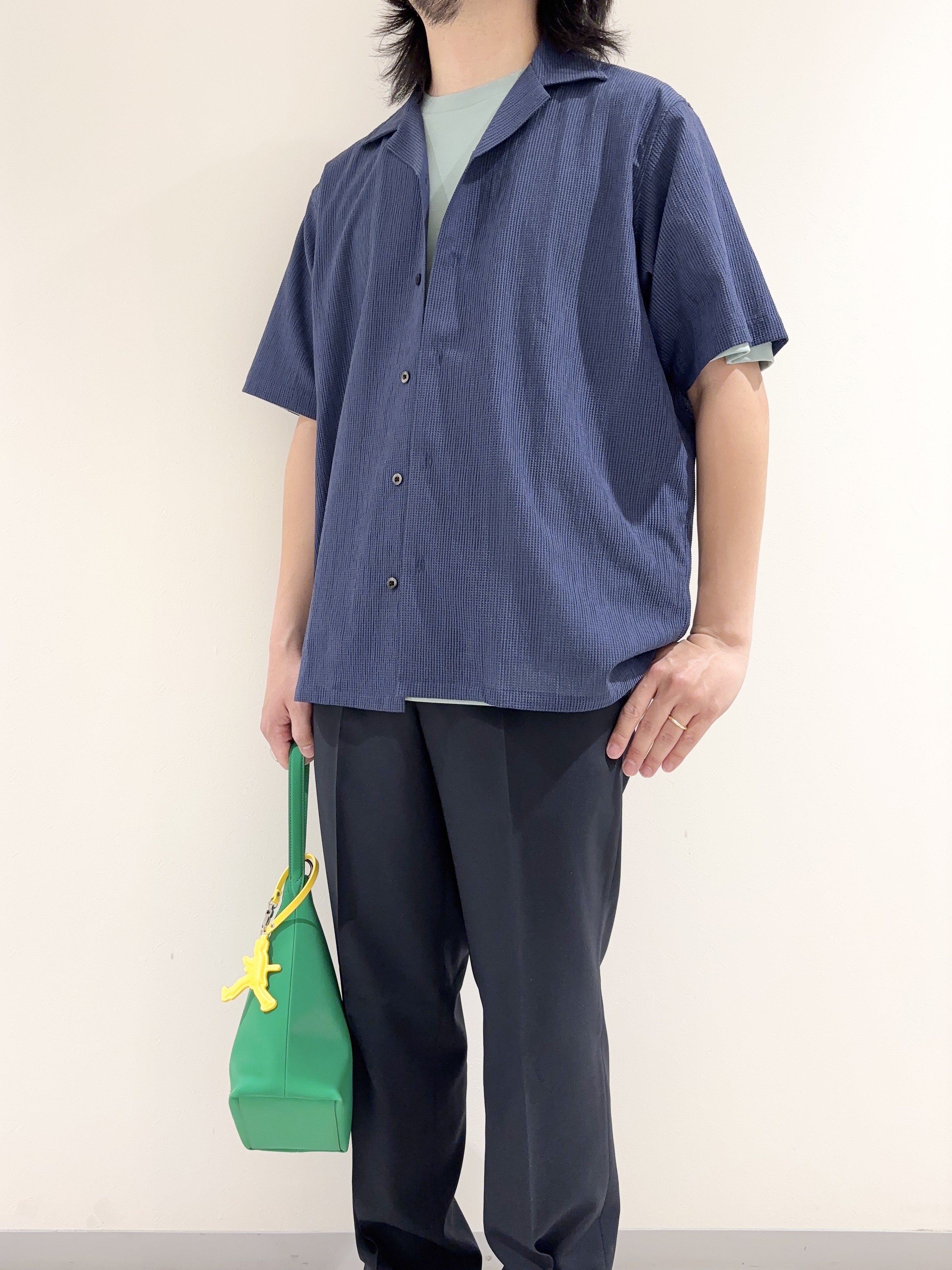 及川さんの「TAKEO KIKUCHI｜【通気性】トリコットサッカー オープンカラー シャツ」を使ったコーディネート