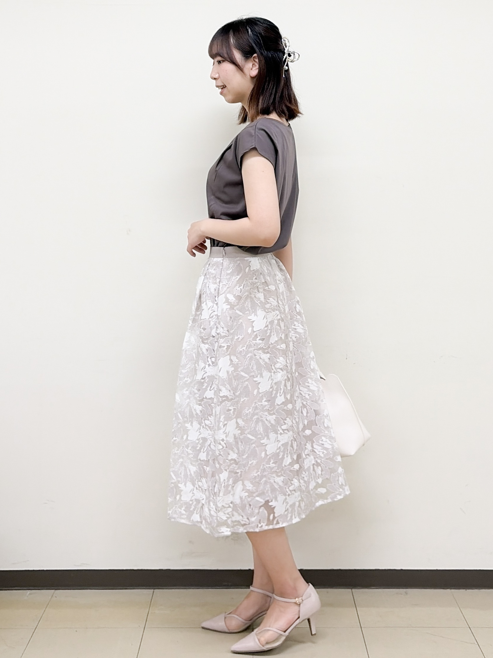 yurinaさんの「index｜【接触冷感】ビジューキーネックフレンチトップス《UVケア／洗濯機OK／XS～3L／8col》」を使ったコーディネート