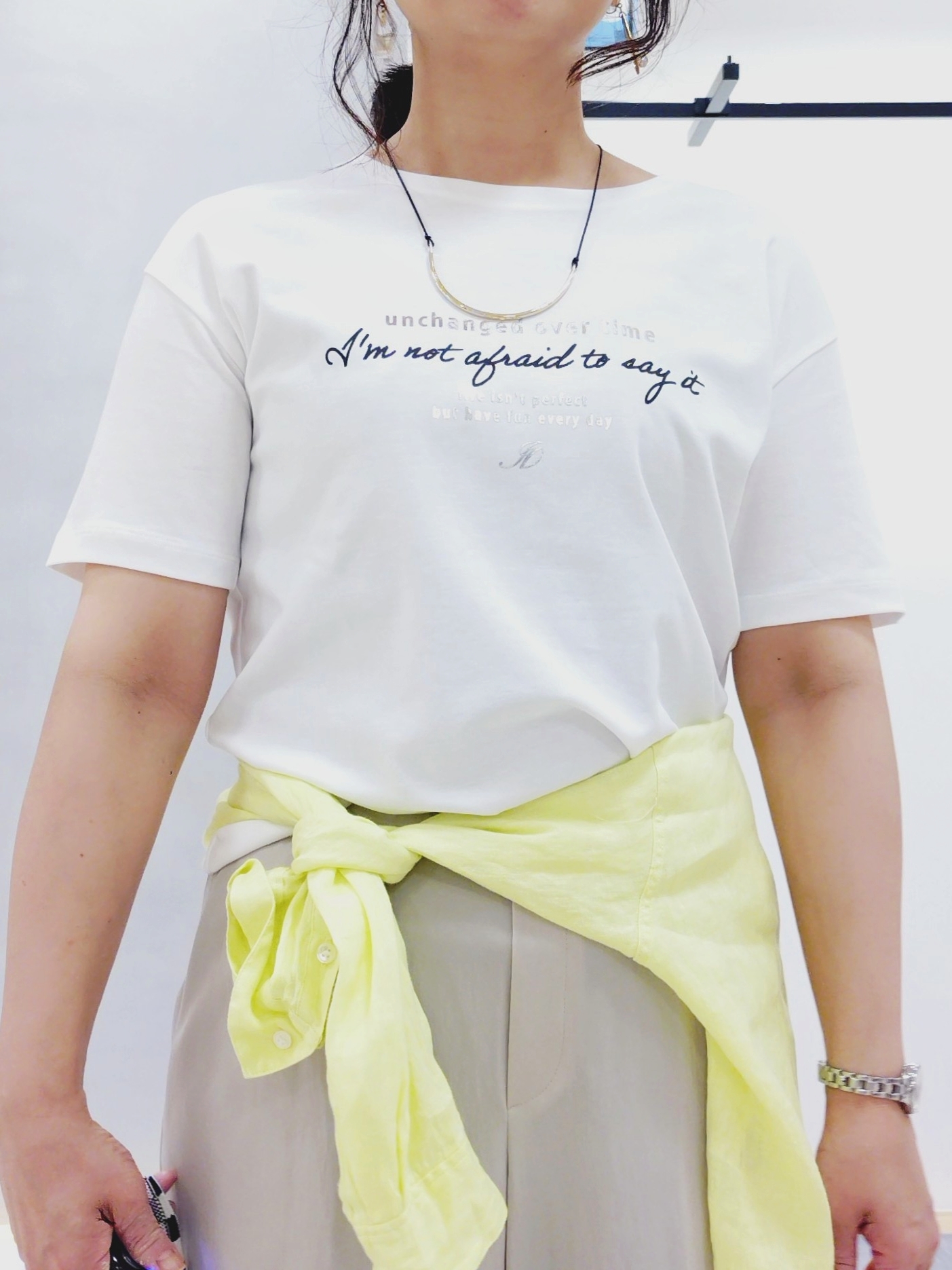TOMOMIさんの「INDIVI｜【接触冷感／2WAY】カシュクールリネンシャツ」を使ったコーディネート