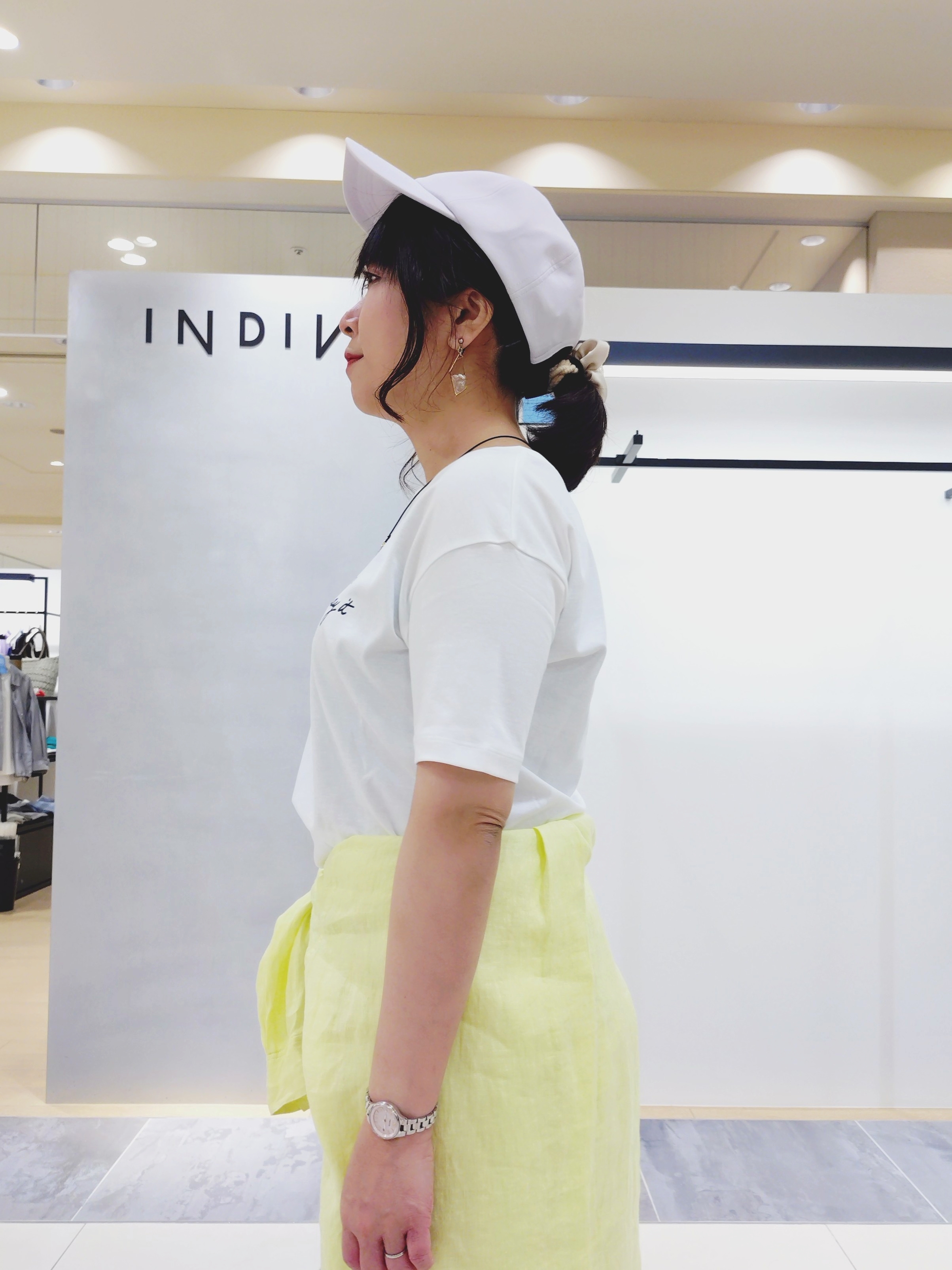 TOMOMIさんの「INDIVI｜【接触冷感／2WAY】カシュクールリネンシャツ」を使ったコーディネート