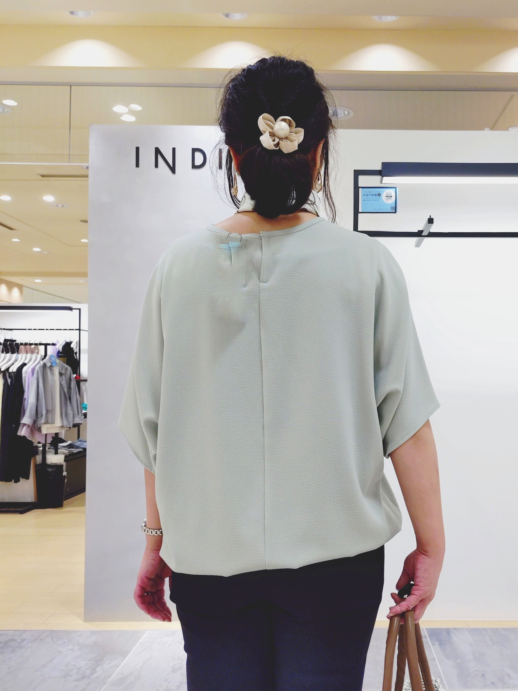 TOMOMIさんの「INDIVI｜【洗える／2WAY／裾ドロスト付き】 ドルマンスリーブチュニックトップス」を使ったコーディネート