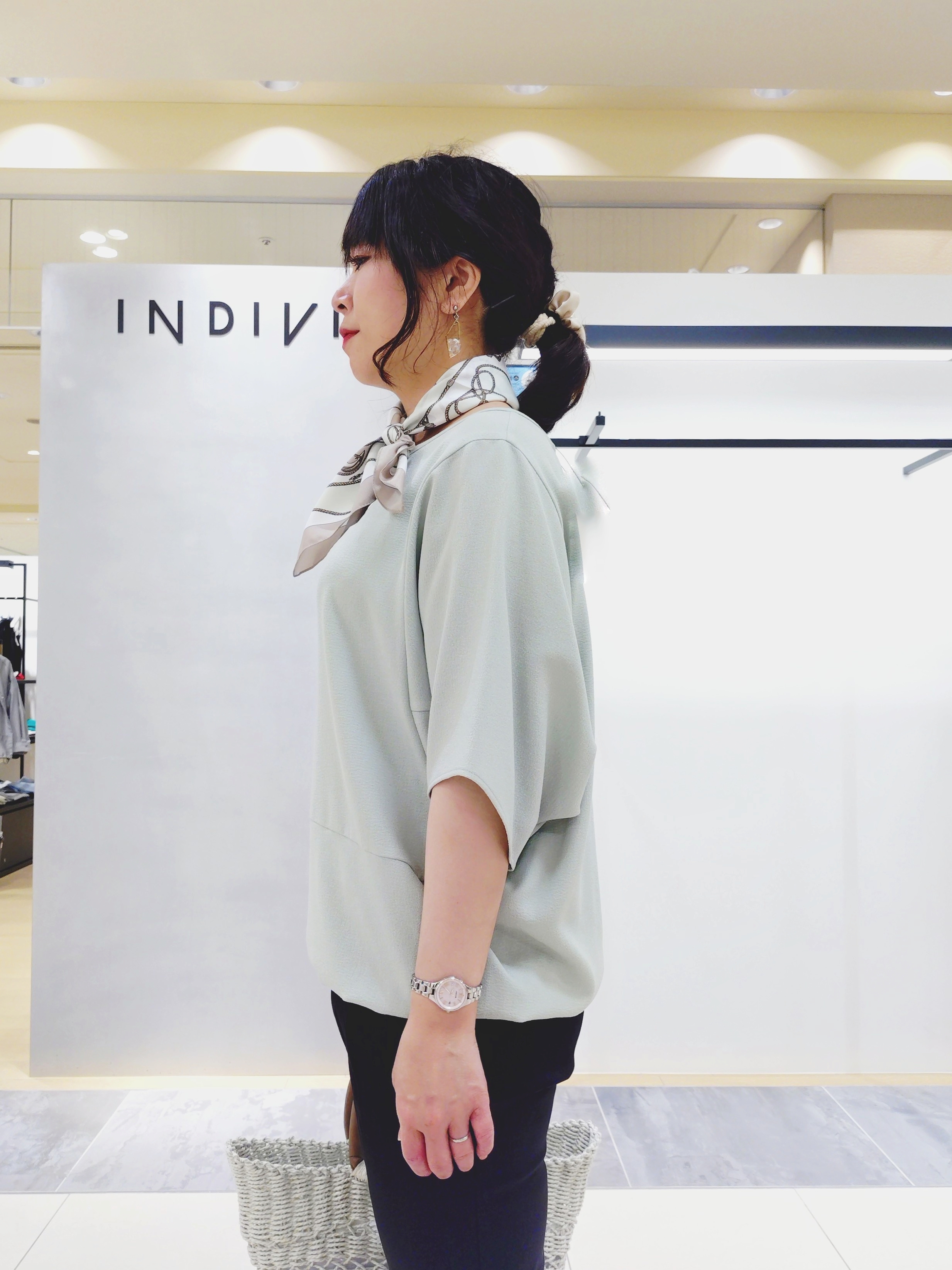 TOMOMIさんの「INDIVI｜【洗える／2WAY／裾ドロスト付き】 ドルマンスリーブチュニックトップス」を使ったコーディネート