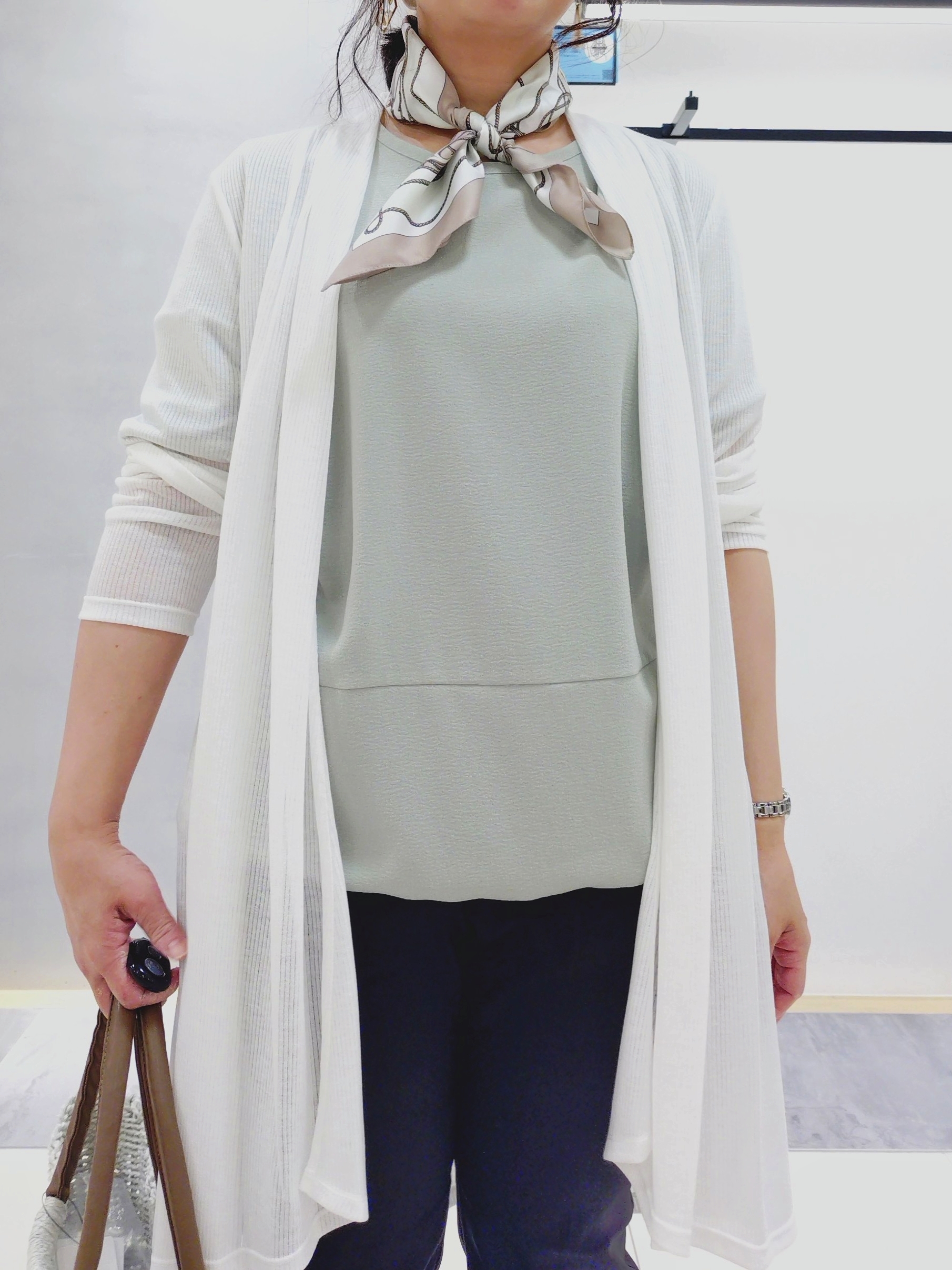 TOMOMIさんの「INDIVI｜【洗える／2WAY／裾ドロスト付き】 ドルマンスリーブチュニックトップス」を使ったコーディネート