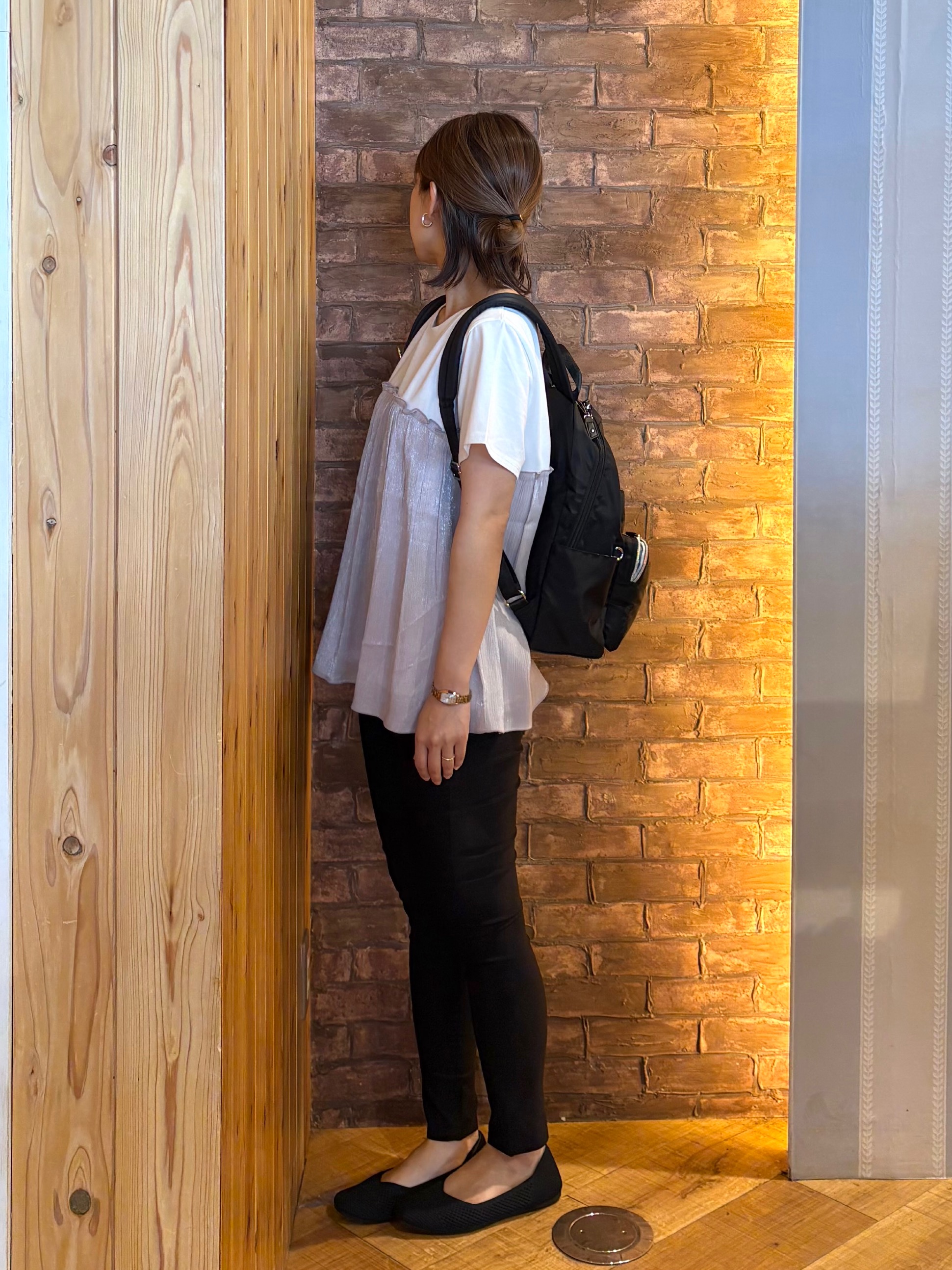 mieさんの「SHOO･LA･RUE｜【体型カバー】1枚でインせず決まる きらきらビスチェ風Tシャツ」を使ったコーディネート