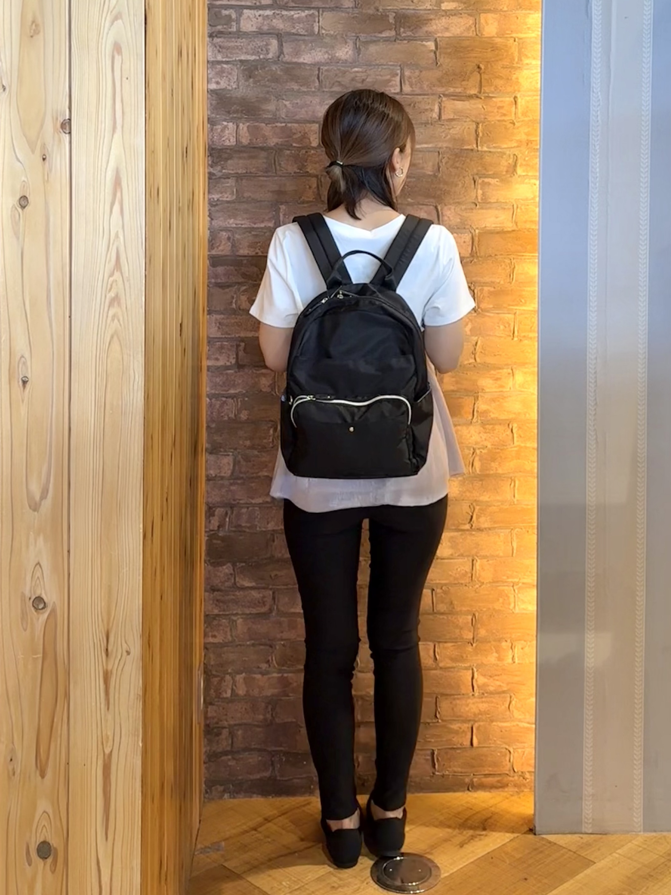 mieさんの「SHOO･LA･RUE｜【体型カバー】1枚でインせず決まる きらきらビスチェ風Tシャツ」を使ったコーディネート