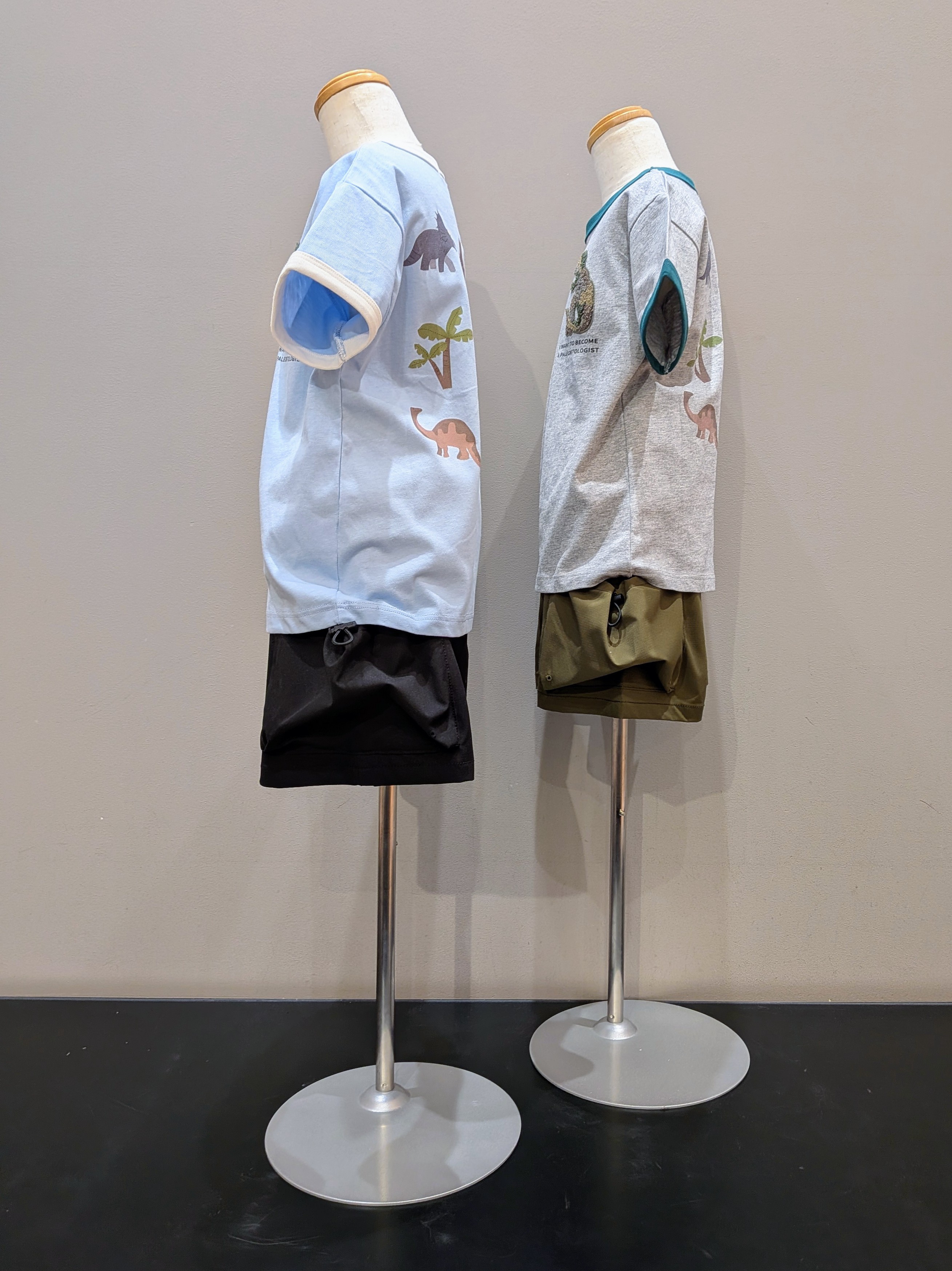 vacheさんの「SHOO･LA･RUE｜【100-150cm】ショートカーゴパンツ」を使ったコーディネート