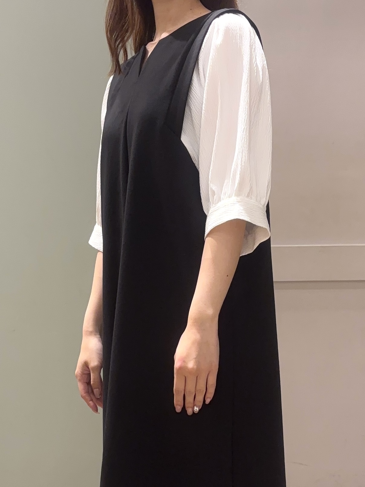しばみさんの「grove｜高評価！【体型カバー/洗える】袖布帛ポンチワンピース」を使ったコーディネート