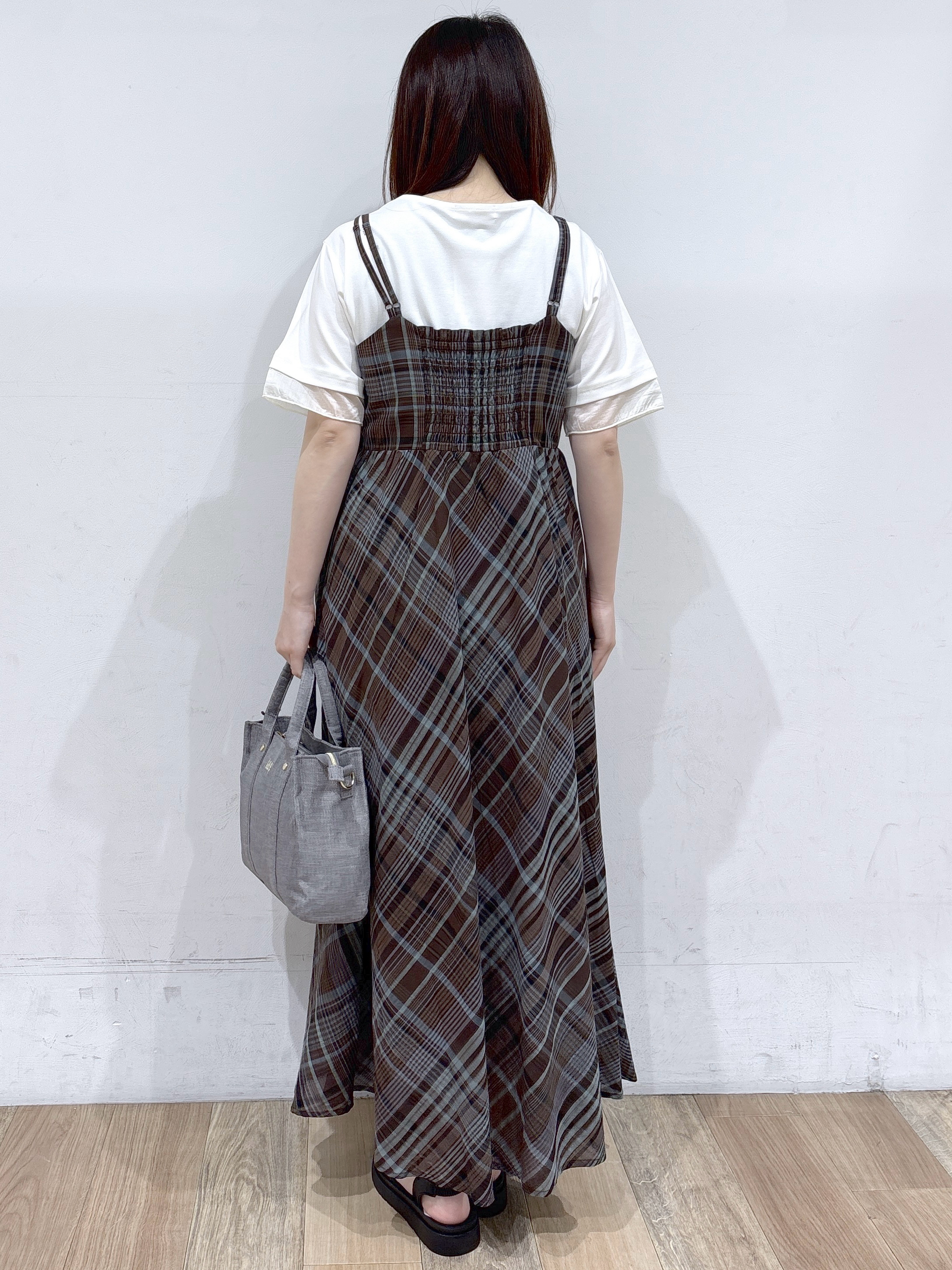 るーさんの「grove｜【二の腕カバー/UVカット】袖口シアースクエアネックTシャツ」を使ったコーディネート