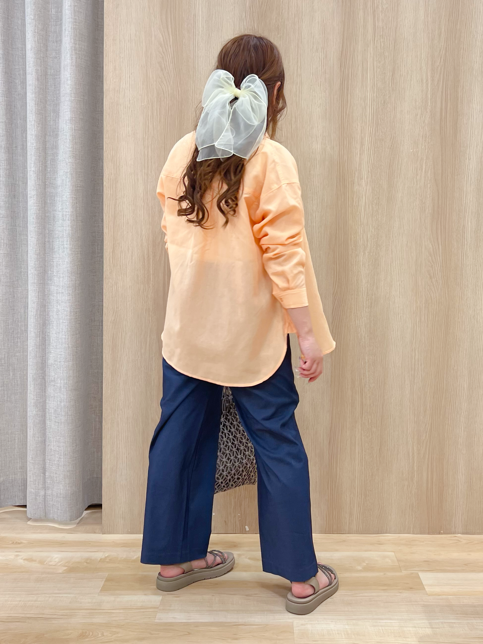みことさんの「grove｜【洗濯機OK】朝晩の気温差に◎軽やかシアーシャツ」を使ったコーディネート