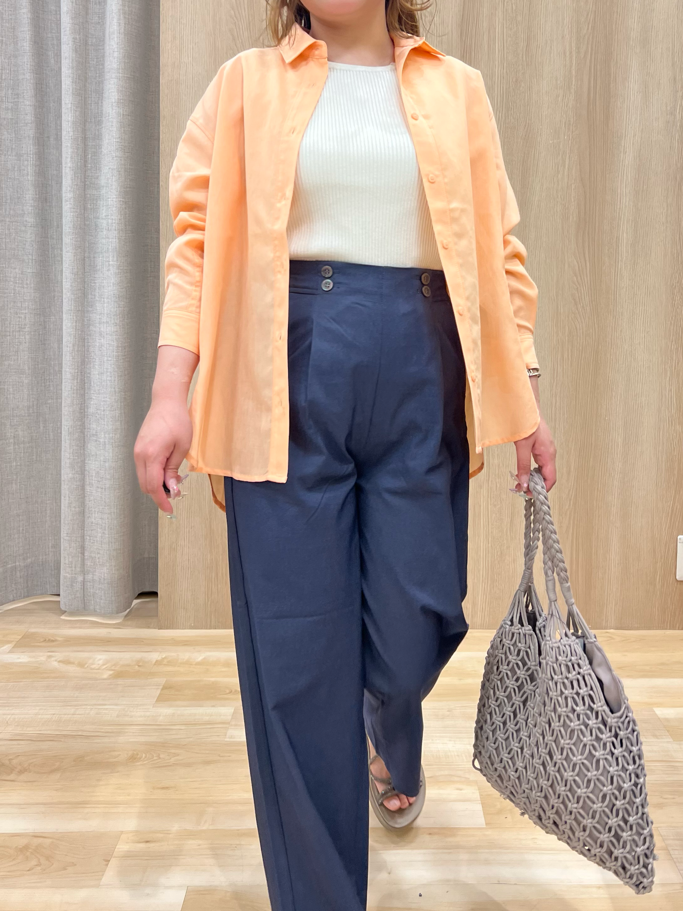 みことさんの「grove｜【洗濯機OK】朝晩の気温差に◎軽やかシアーシャツ」を使ったコーディネート