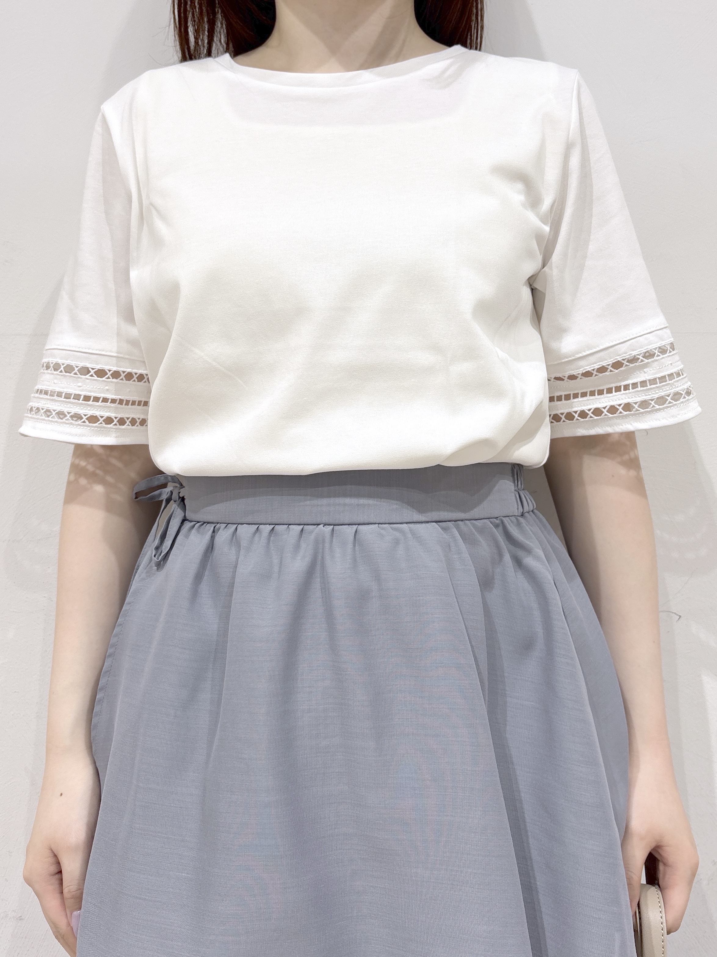 るーさんの「grove｜【二の腕カバー/UV】袖口透かし刺繍Tシャツ」を使ったコーディネート