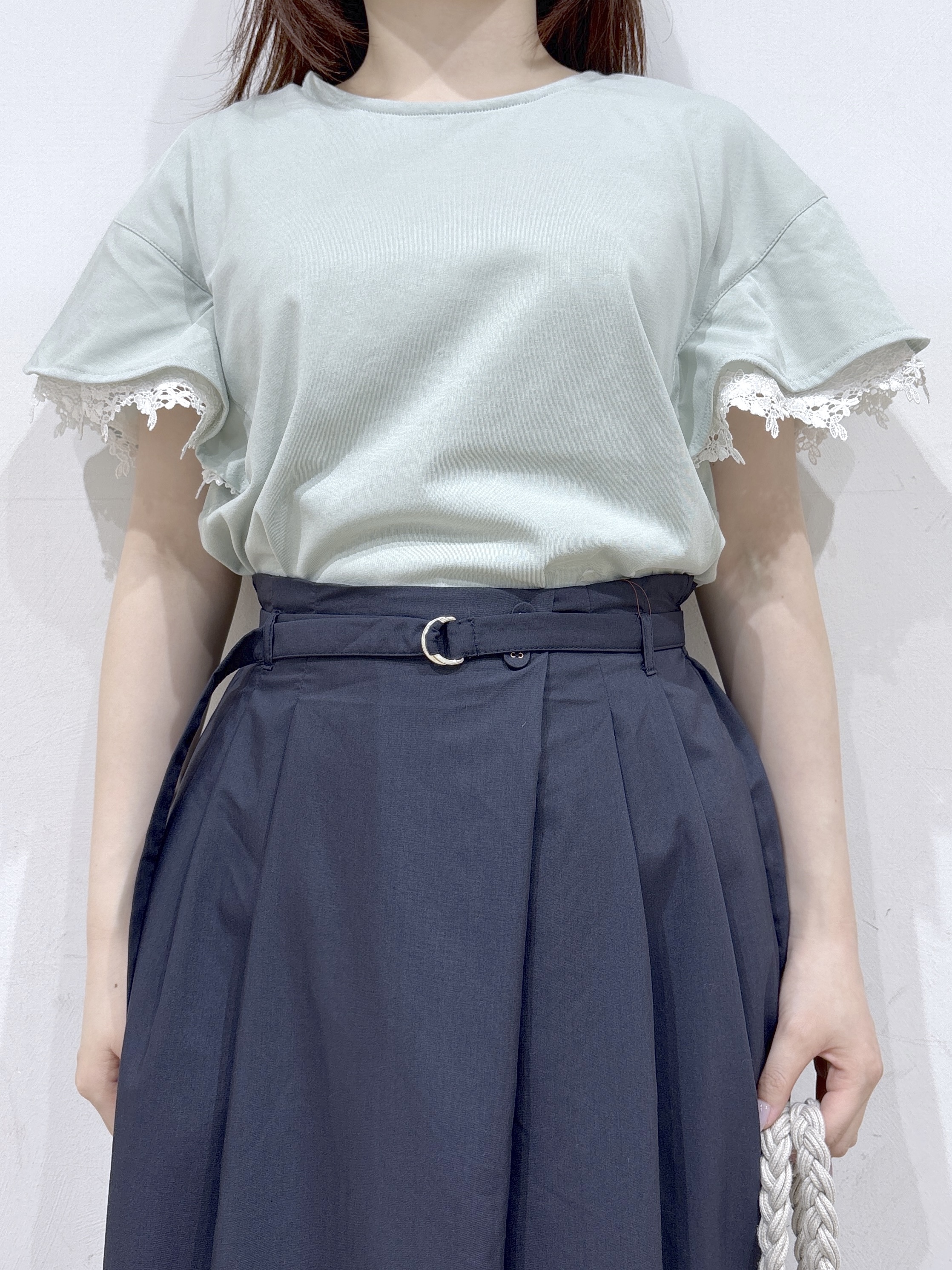るーさんの「grove｜【二の腕カバー、UV】涼しく華やかに、レースレイヤードスリーブTシャツ」を使ったコーディネート