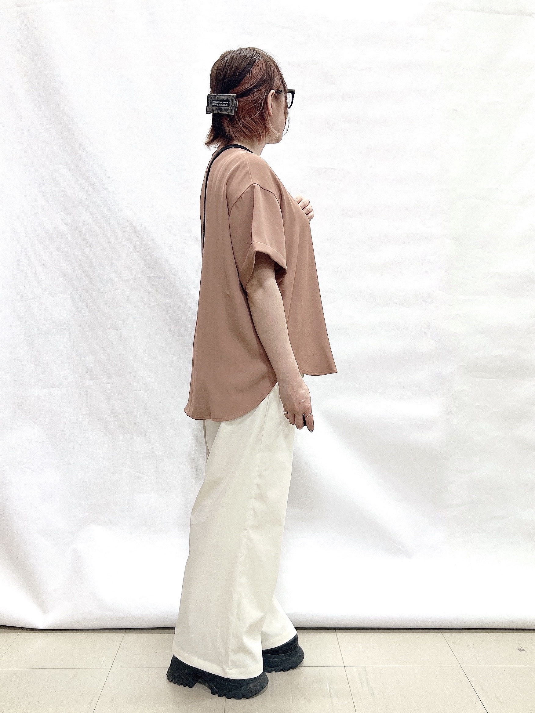 YUIさんの「SHOO･LA･RUE｜【UV/S-LL/セットアップ可】やみつきになる肌触り さらさらぷるんトップス」を使ったコーディネート