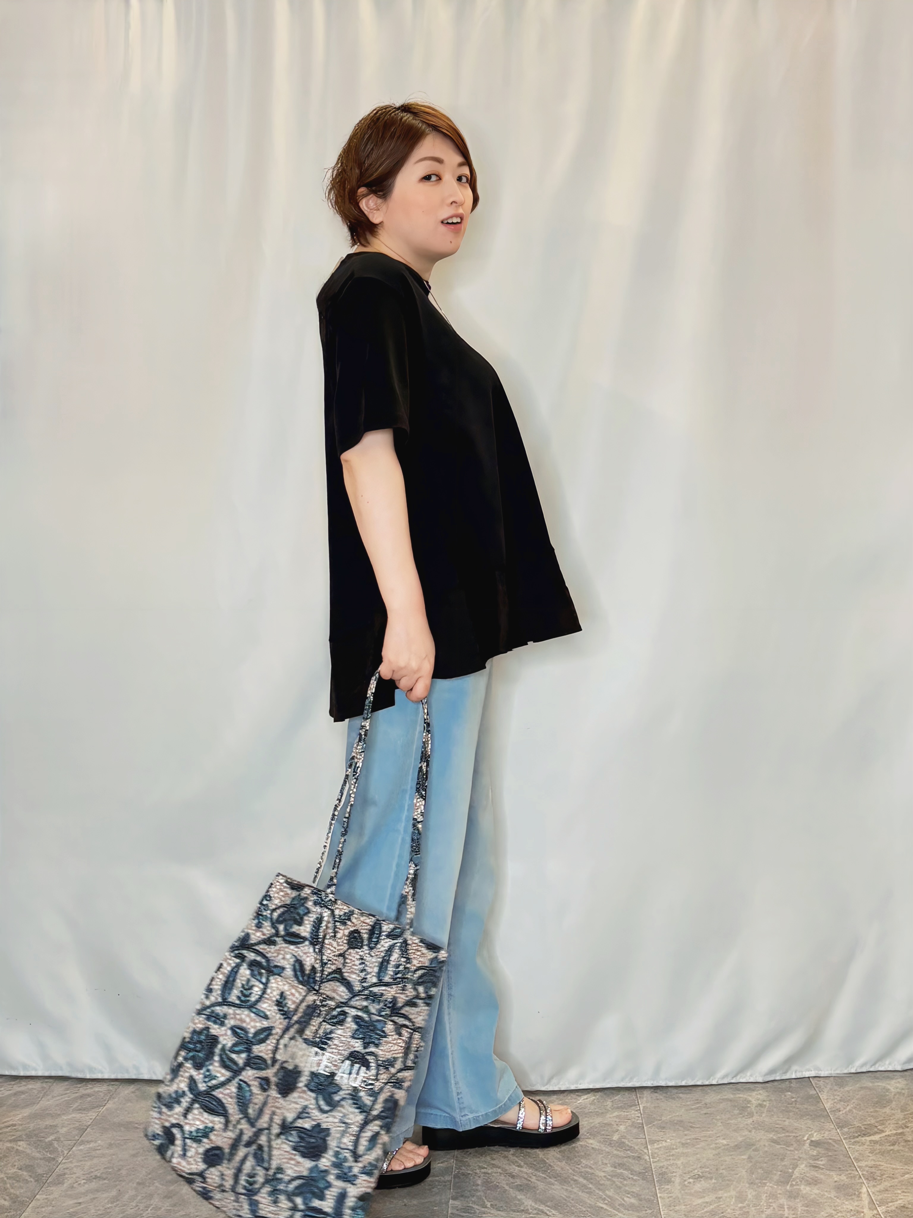 たみさんの「SHOO･LA･RUE｜【UV/抗菌防臭/洗濯機可】体型カバーも叶う 裾切り替えAライントップス」を使ったコーディネート