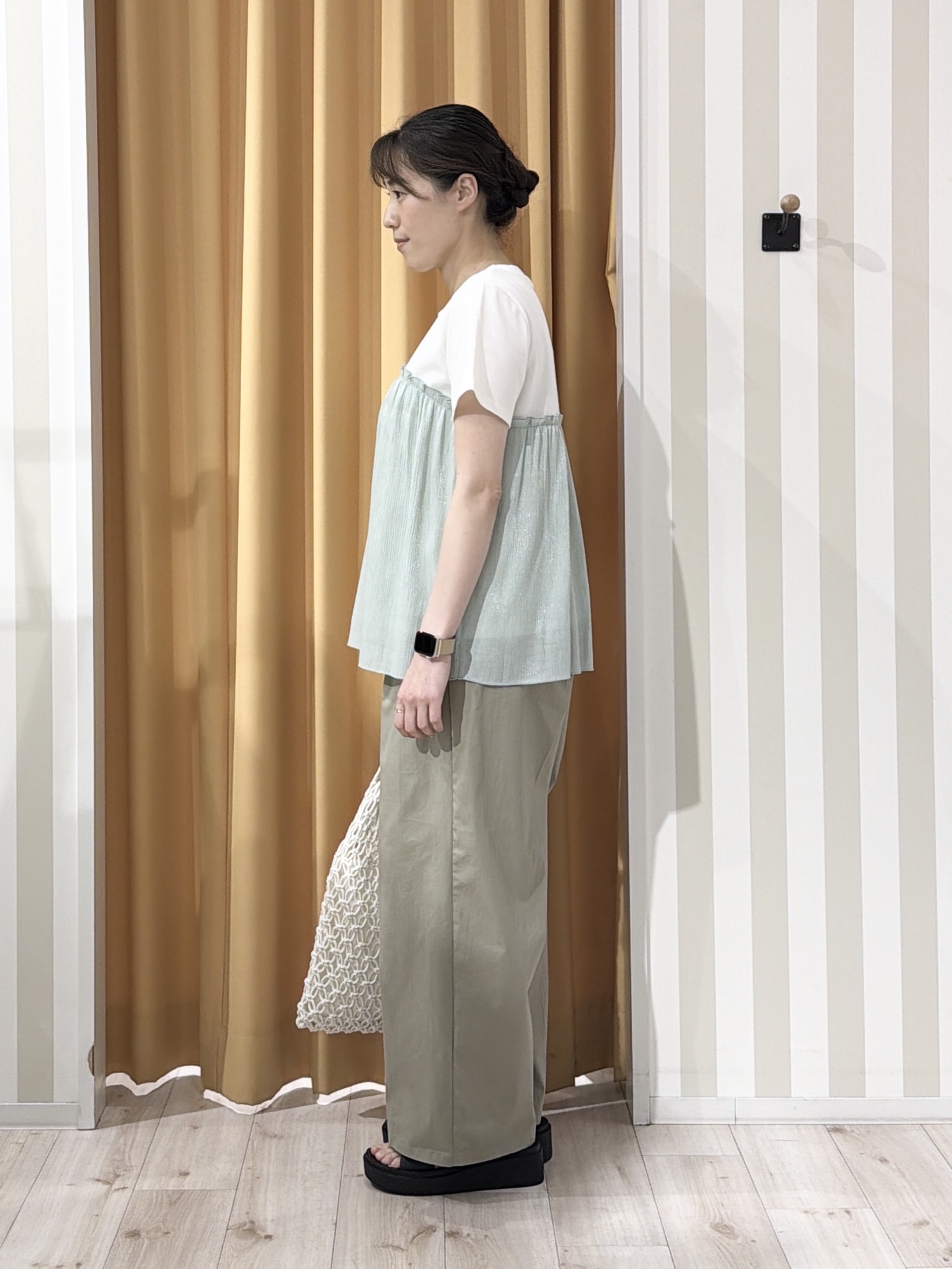 あんづさんの「SHOO･LA･RUE｜【体型カバー】1枚でインせず決まる きらきらビスチェ風Tシャツ」を使ったコーディネート
