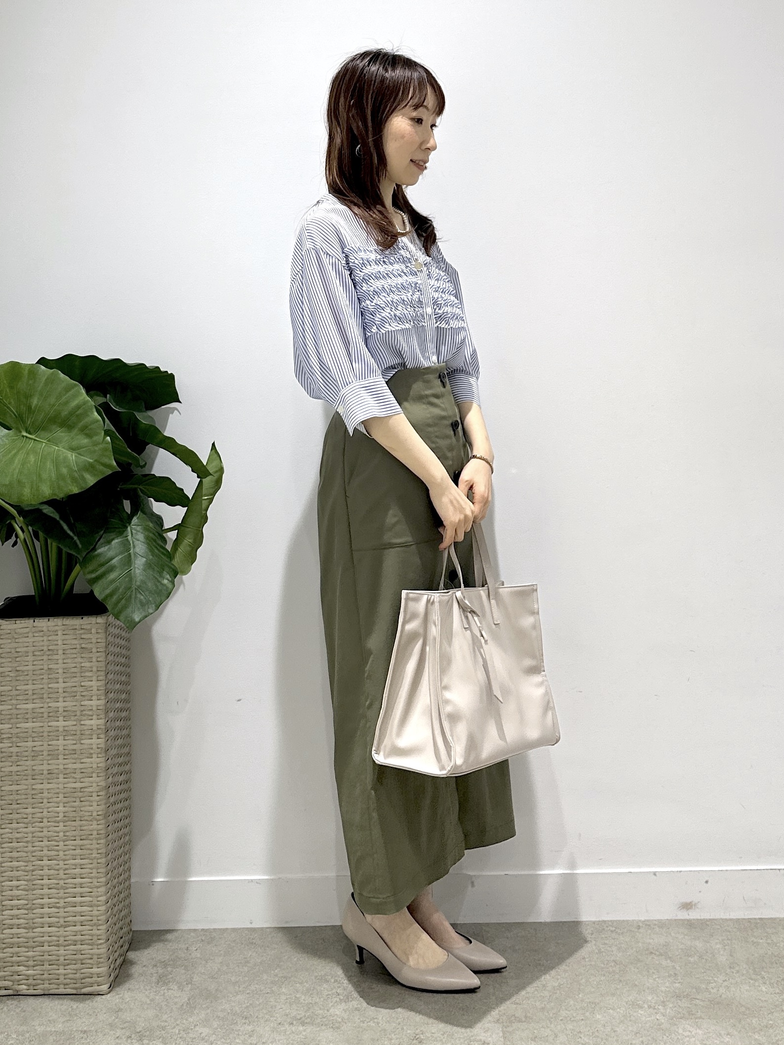 Miwaさんの「UNTITLED｜【接触冷感/通気性/洗える】フロントフリルブラウス」を使ったコーディネート