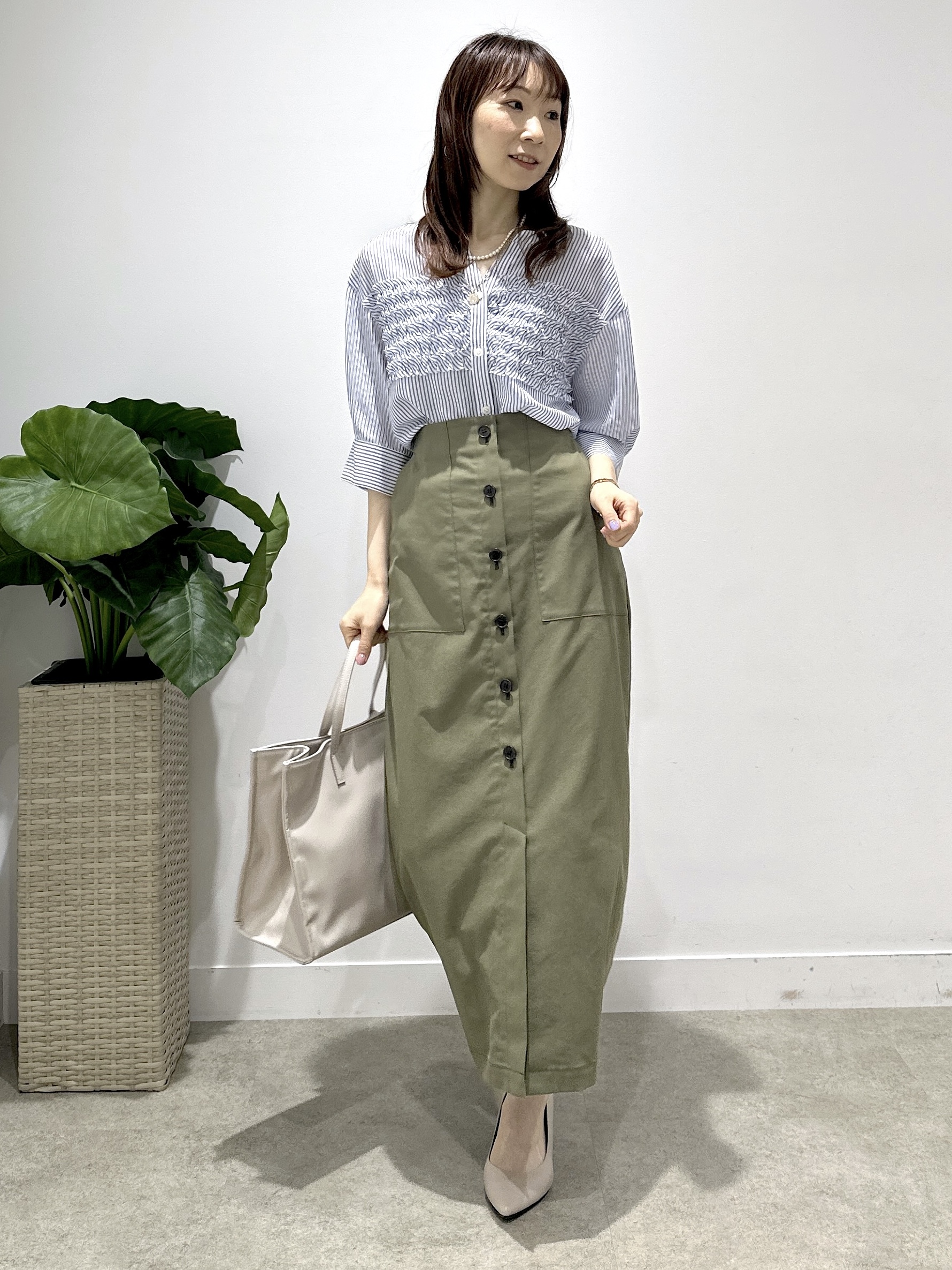 Miwaさんの「UNTITLED｜【接触冷感/通気性/洗える】フロントフリルブラウス」を使ったコーディネート