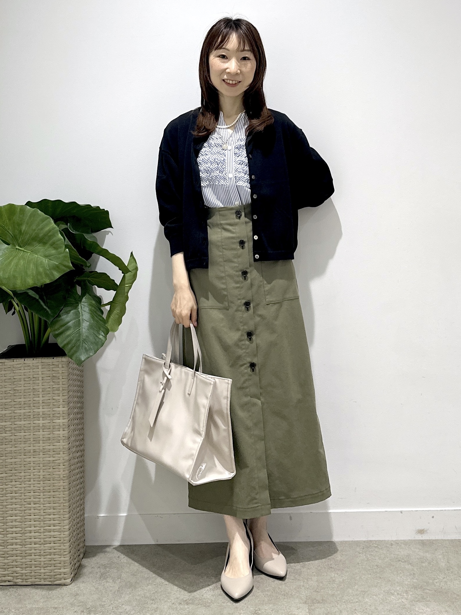 Miwaさんの「UNTITLED｜【接触冷感/通気性/洗える】フロントフリルブラウス」を使ったコーディネート