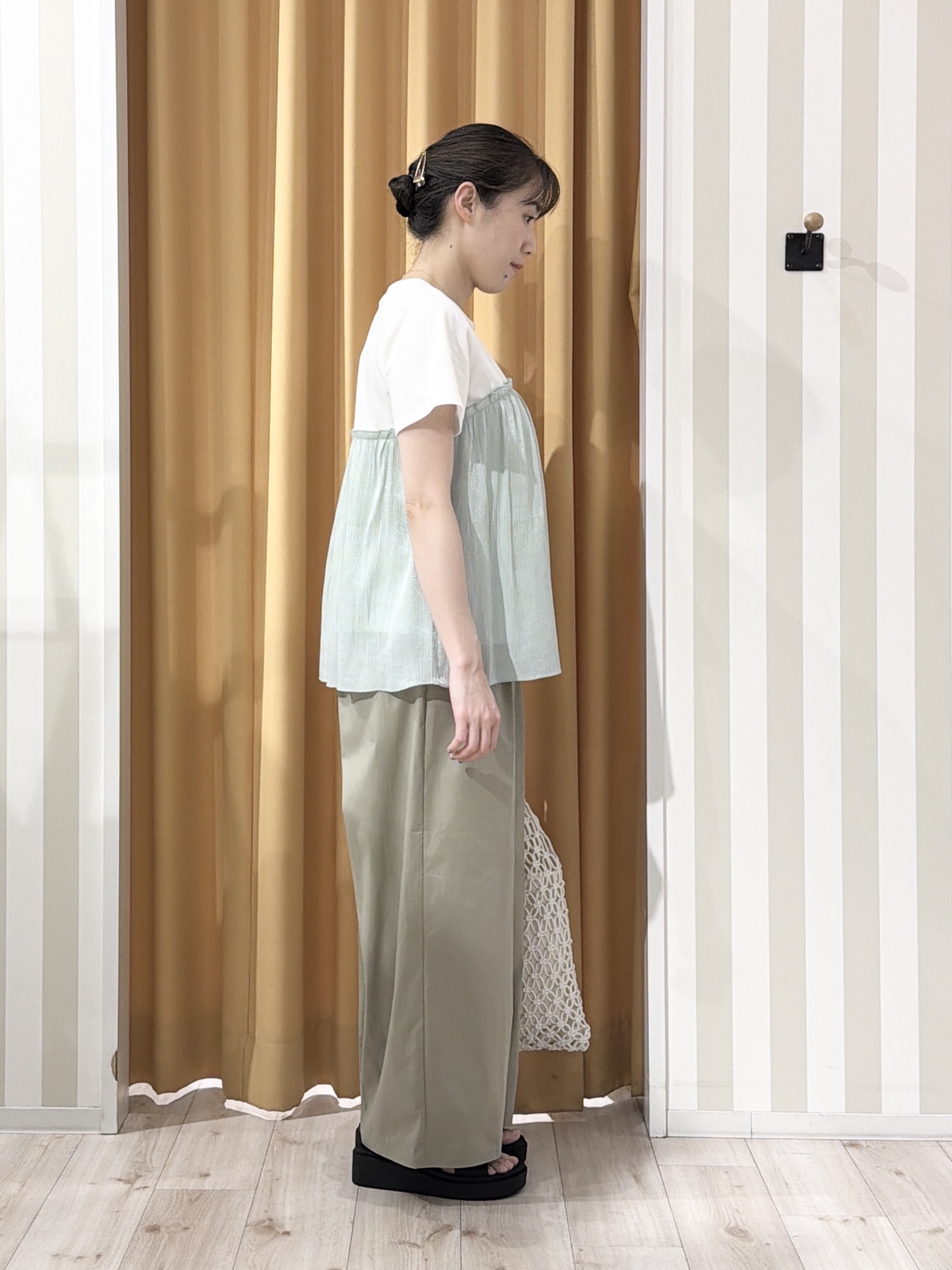あんづさんの「SHOO･LA･RUE｜【体型カバー】1枚でインせず決まる きらきらビスチェ風Tシャツ」を使ったコーディネート